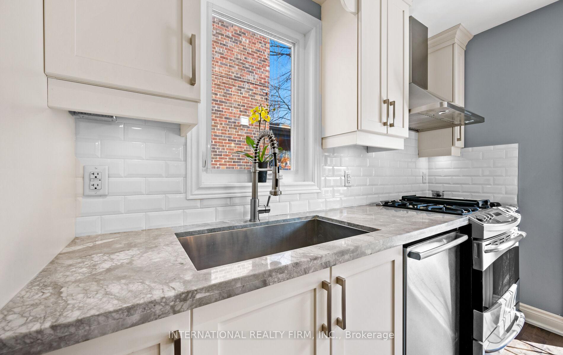 Photo 17 of 49 Brentcliffe Road, Toronto, Leaside — HOMEH