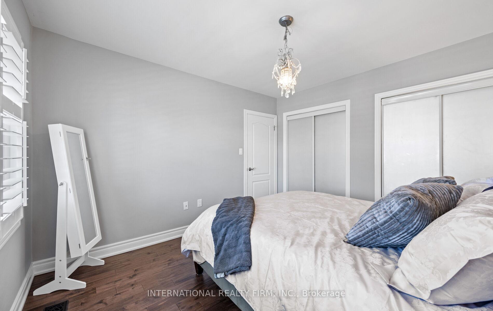 Photo 20 of 49 Brentcliffe Road, Toronto, Leaside — HOMEH