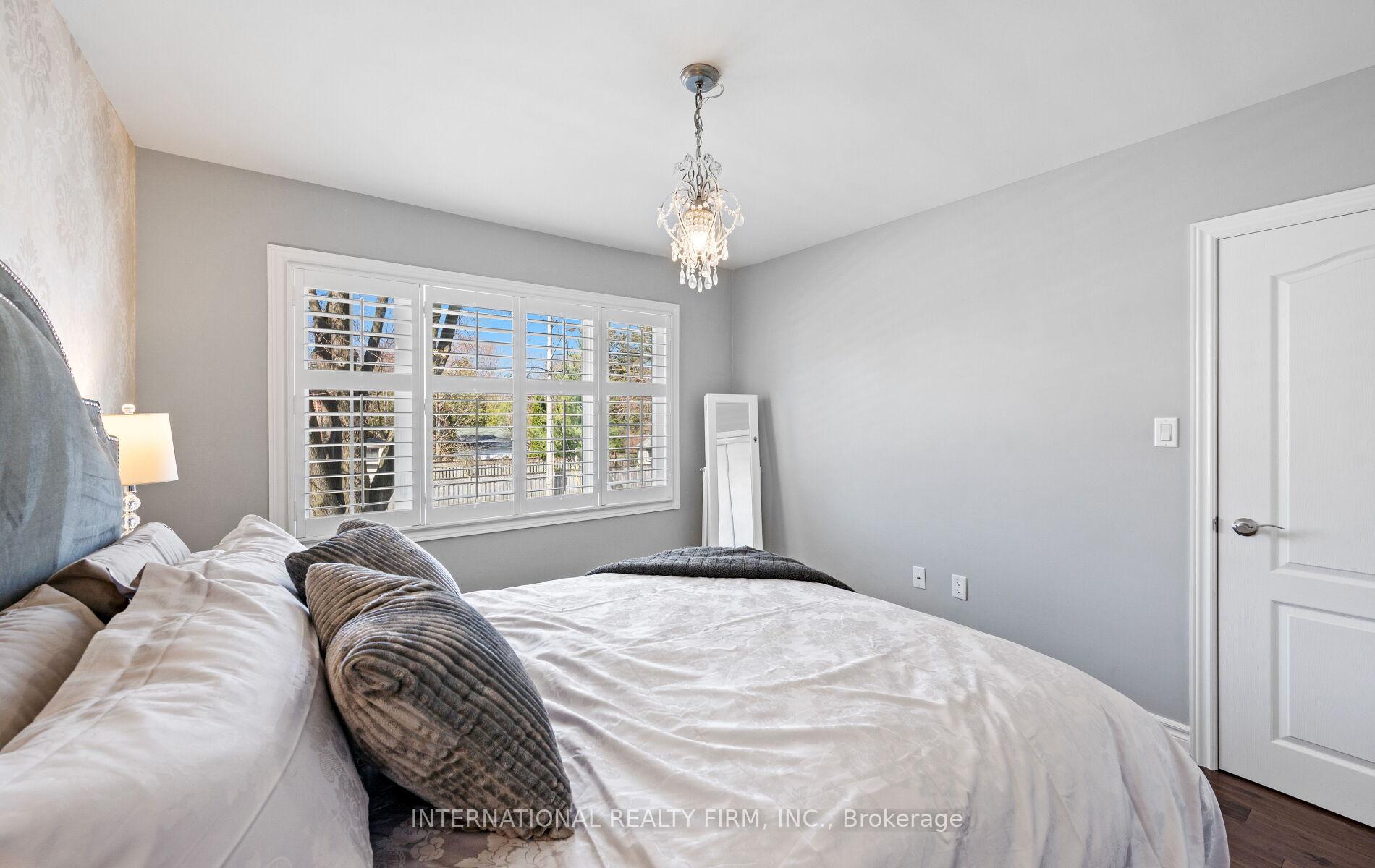 Photo 21 of 49 Brentcliffe Road, Toronto, Leaside — HOMEH