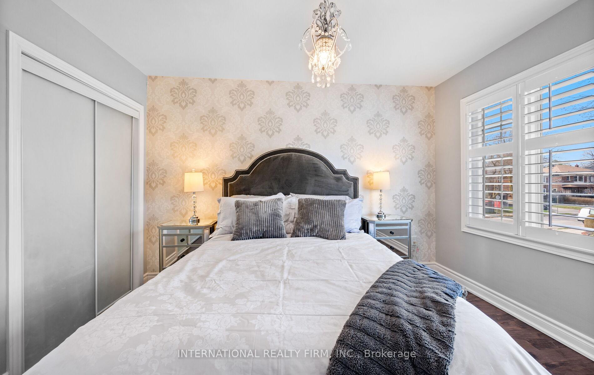 Photo 22 of 49 Brentcliffe Road, Toronto, Leaside — HOMEH