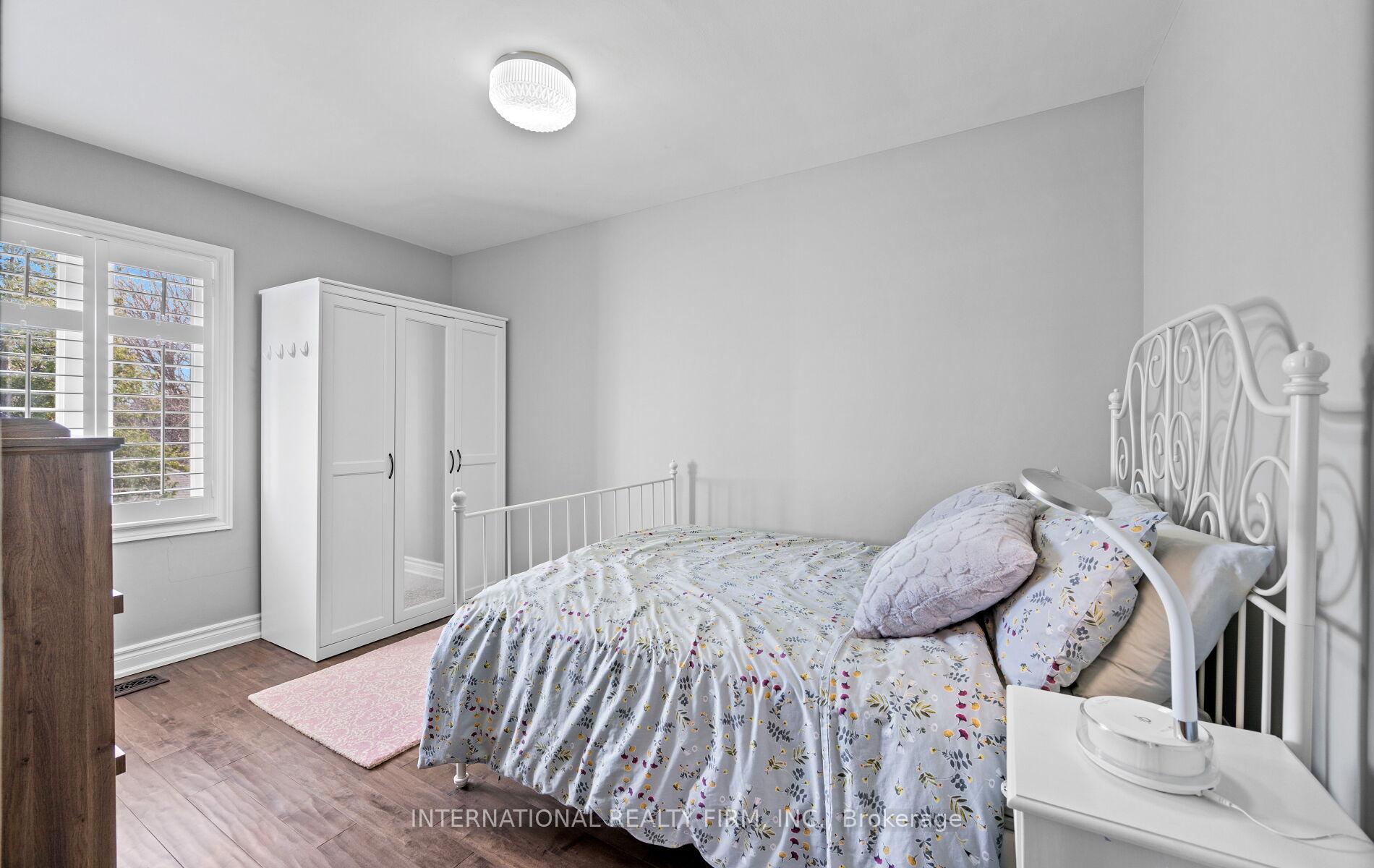 Photo 23 of 49 Brentcliffe Road, Toronto, Leaside — HOMEH