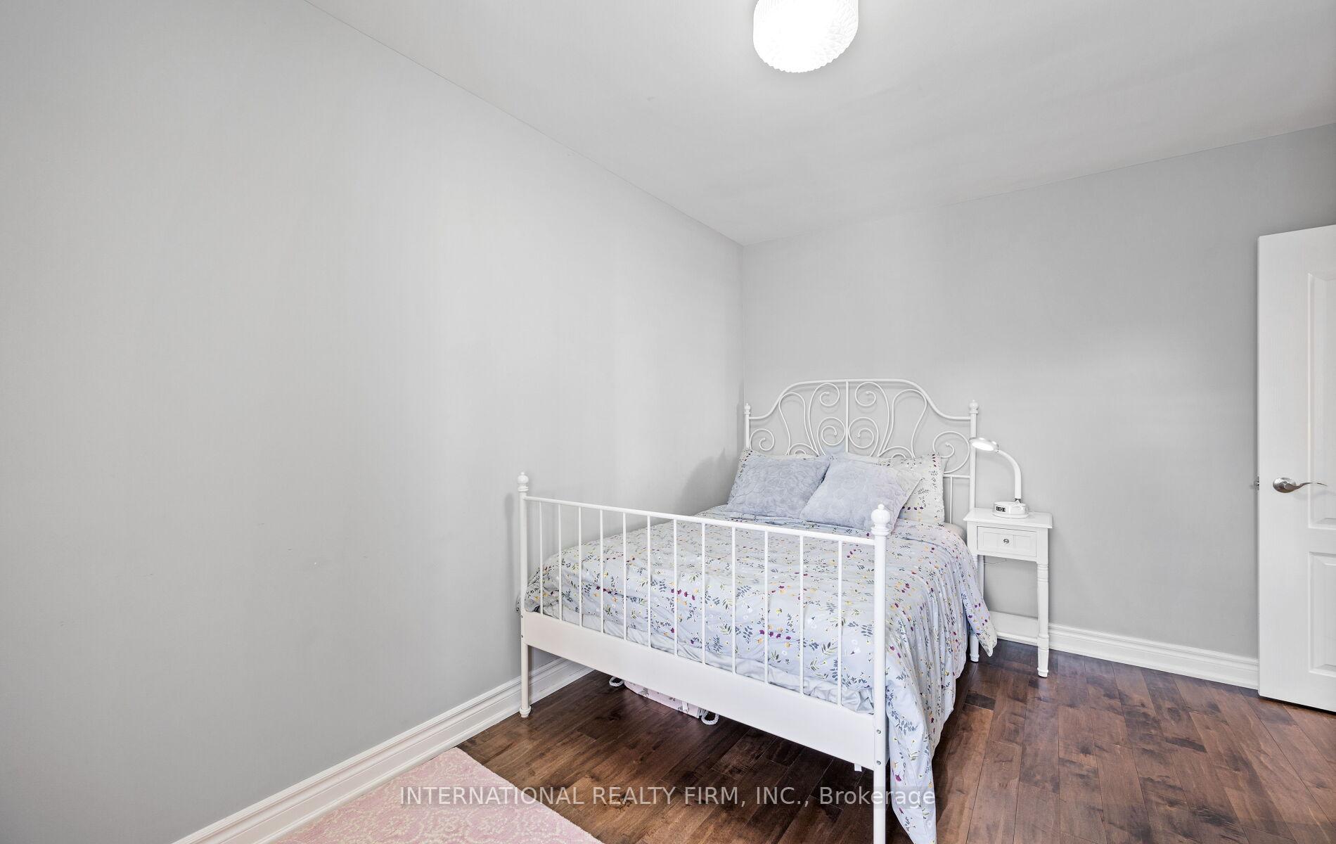 Photo 24 of 49 Brentcliffe Road, Toronto, Leaside — HOMEH