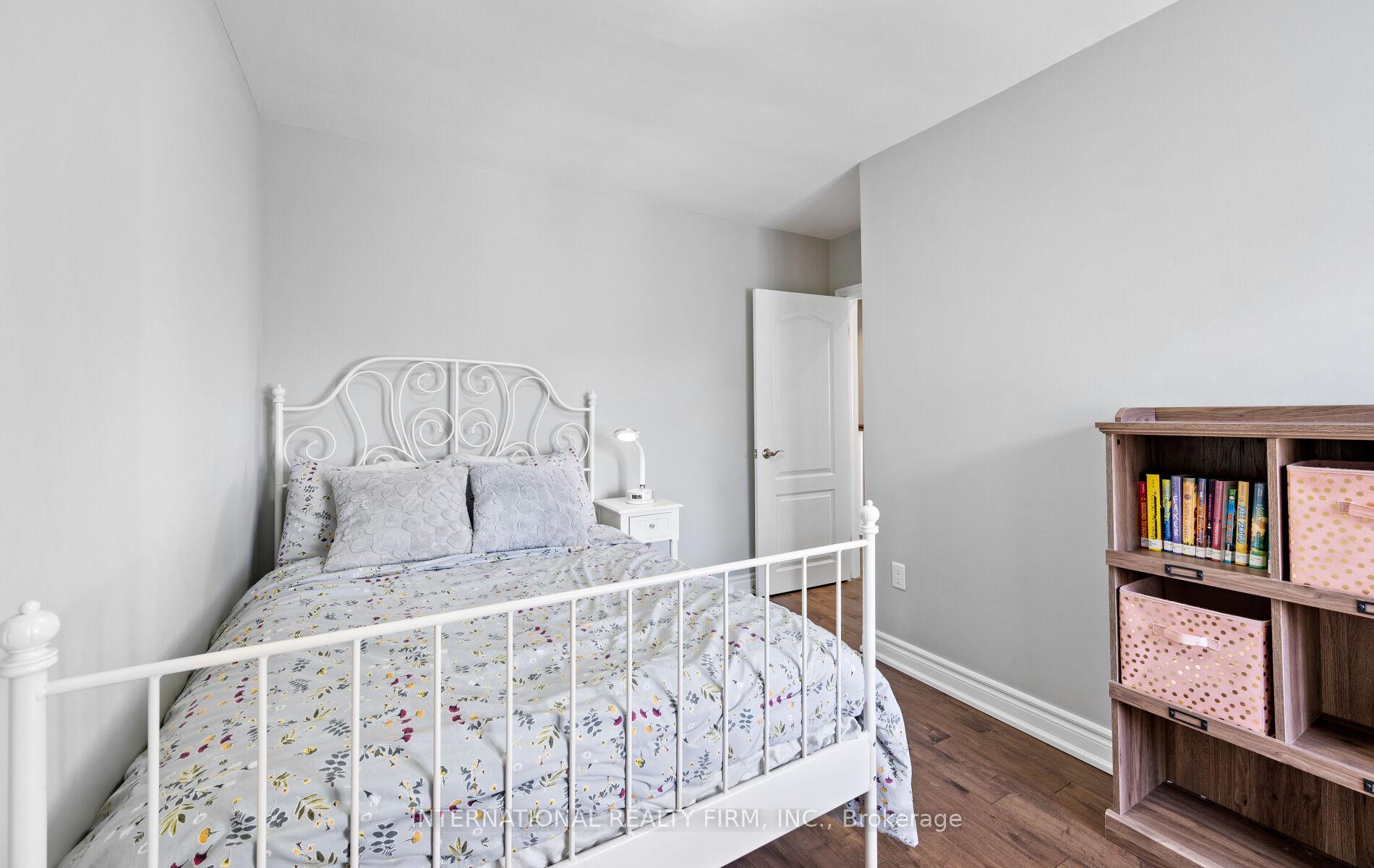 Photo 25 of 49 Brentcliffe Road, Toronto, Leaside — HOMEH