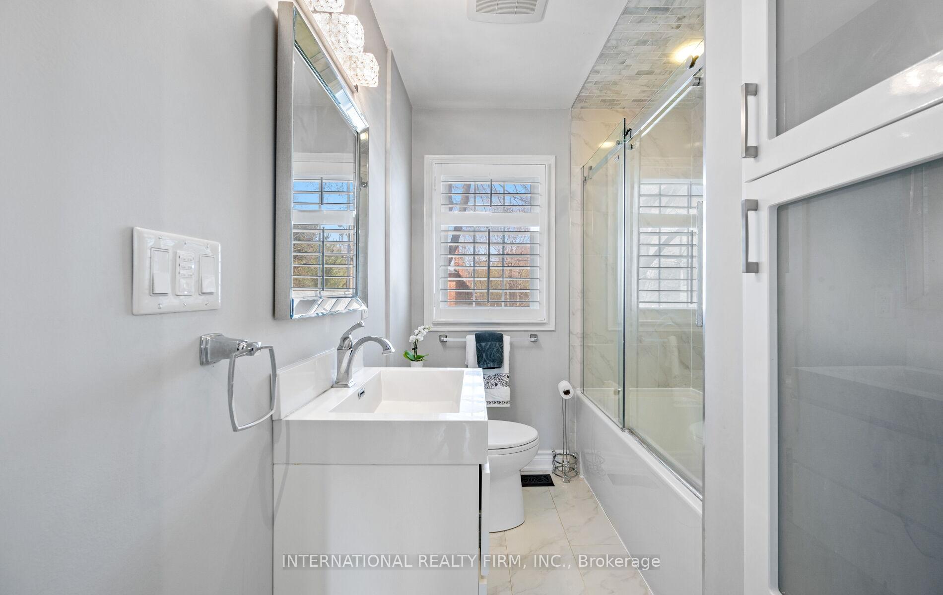 Photo 29 of 49 Brentcliffe Road, Toronto, Leaside — HOMEH