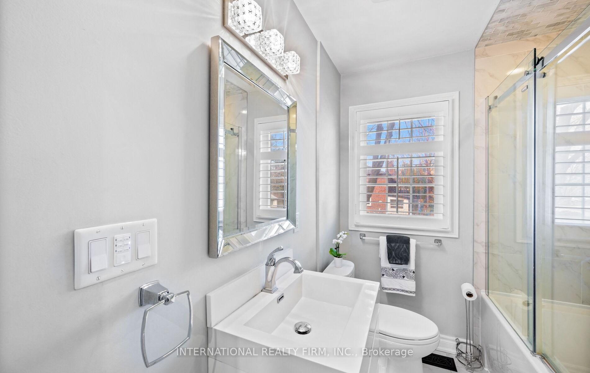 Photo 30 of 49 Brentcliffe Road, Toronto, Leaside — HOMEH