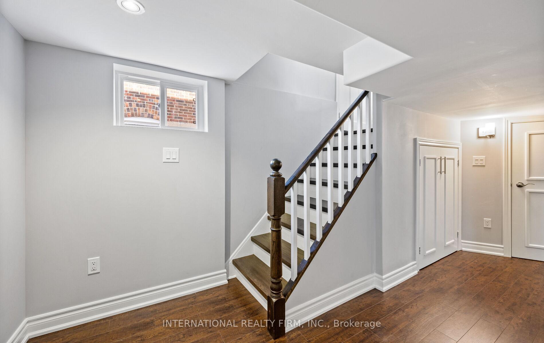 Photo 33 of 49 Brentcliffe Road, Toronto, Leaside — HOMEH