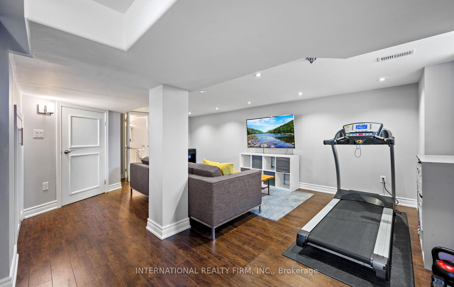 Photo 34 of 49 Brentcliffe Road, Toronto, Leaside — HOMEH