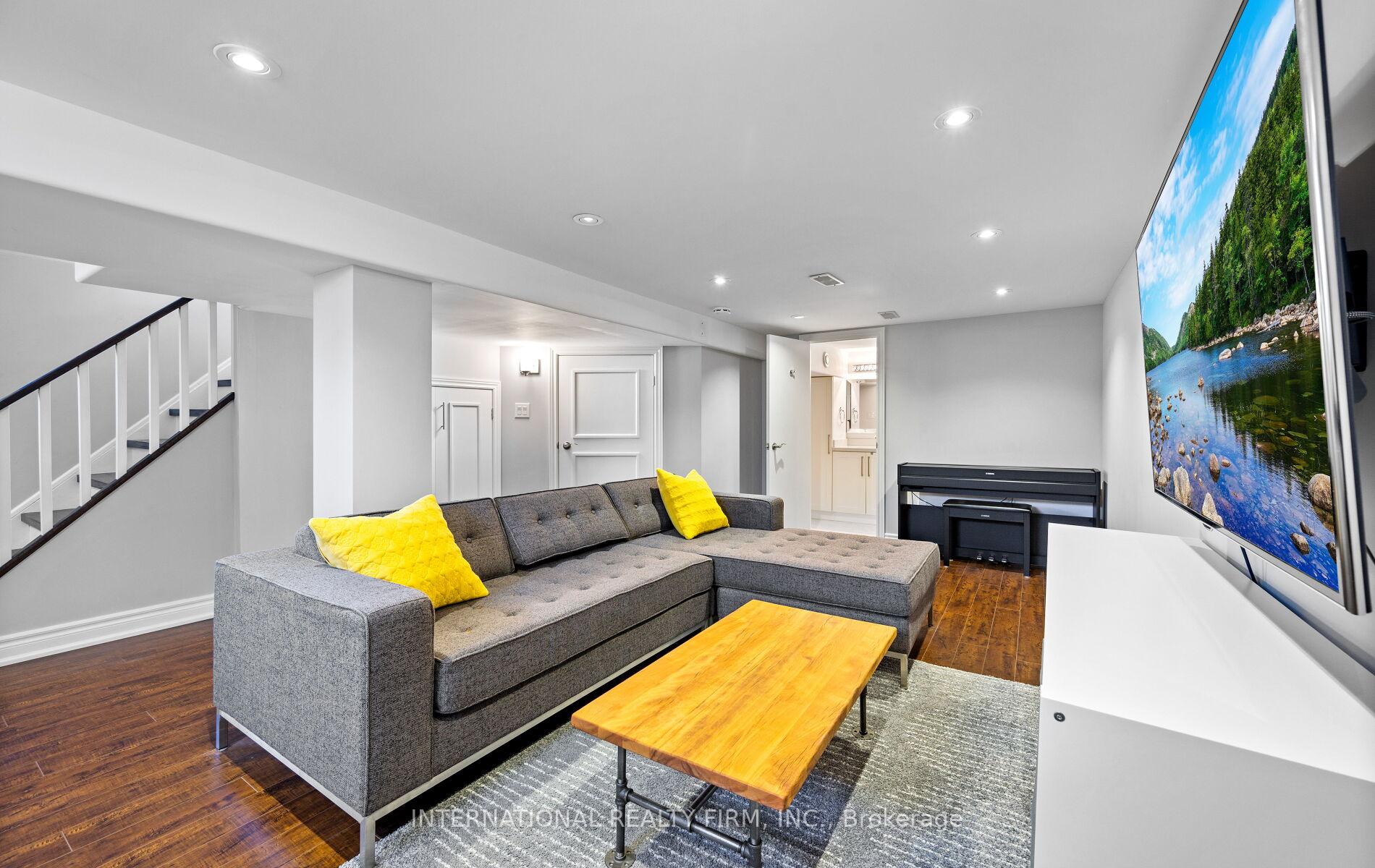 Photo 35 of 49 Brentcliffe Road, Toronto, Leaside — HOMEH