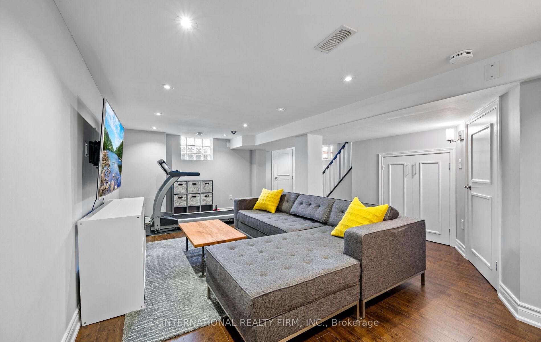 Photo 36 of 49 Brentcliffe Road, Toronto, Leaside — HOMEH