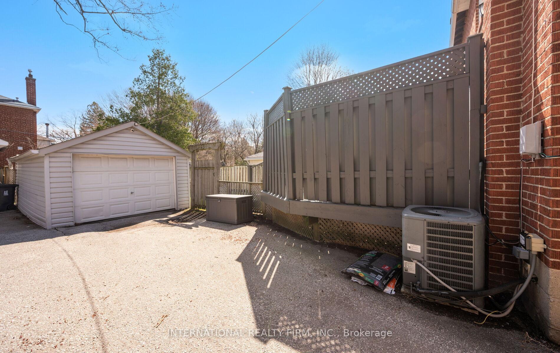 Photo 41 of 49 Brentcliffe Road, Toronto, Leaside — HOMEH