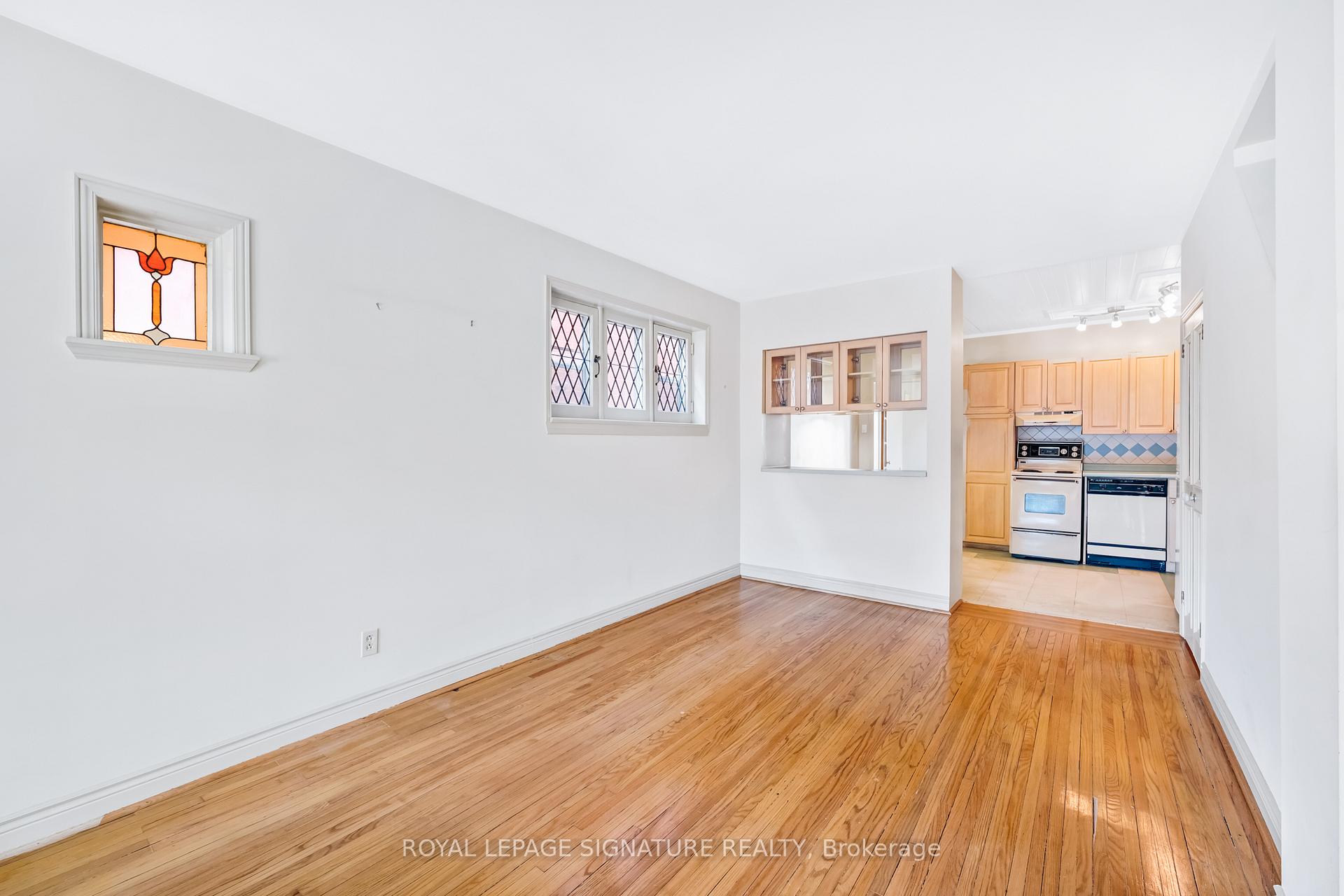 Photo 8 of 26 Martin Road, Toronto, Mount Pleasant East — HOMEH