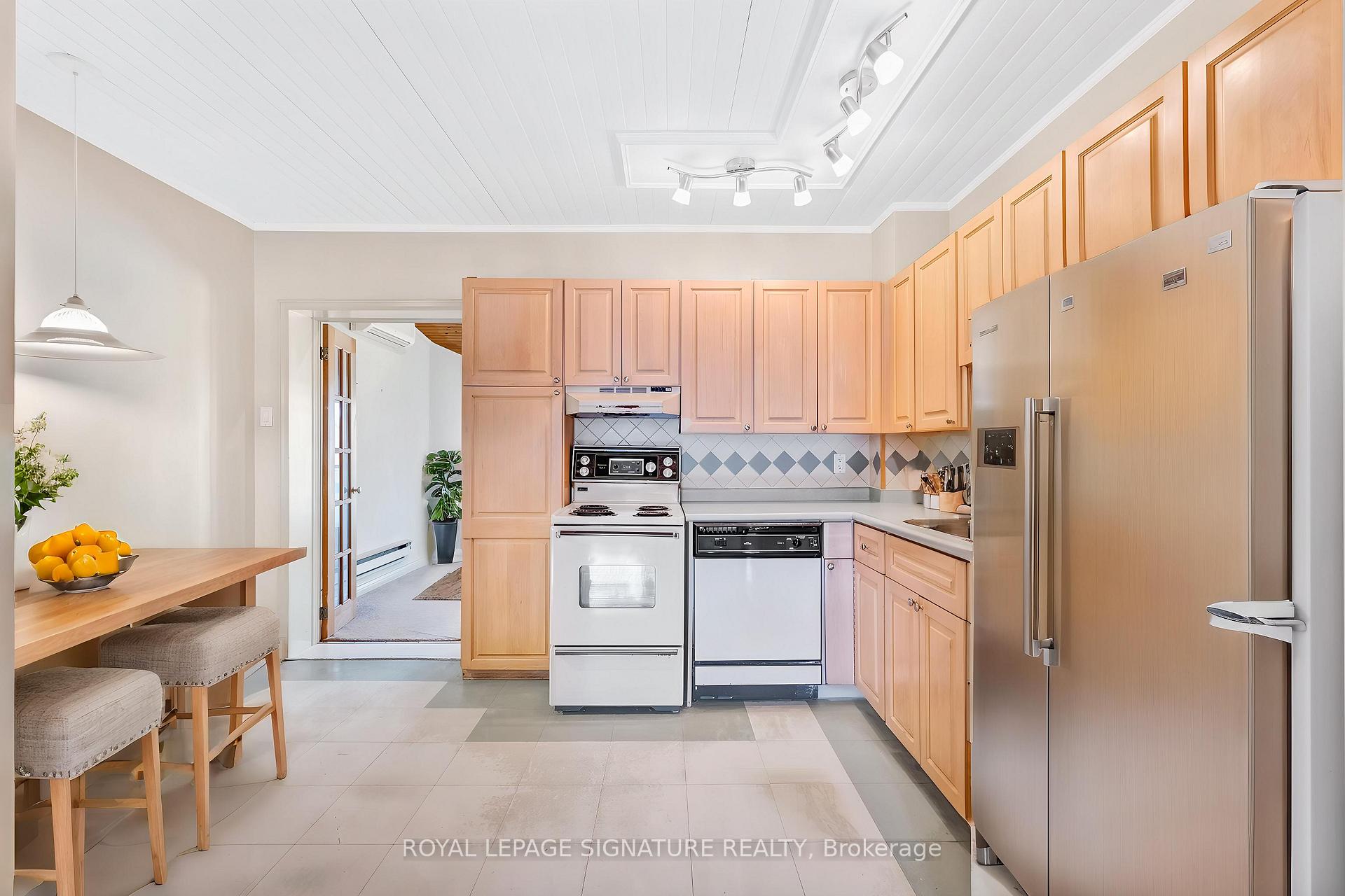 Photo 11 of 26 Martin Road, Toronto, Mount Pleasant East — HOMEH