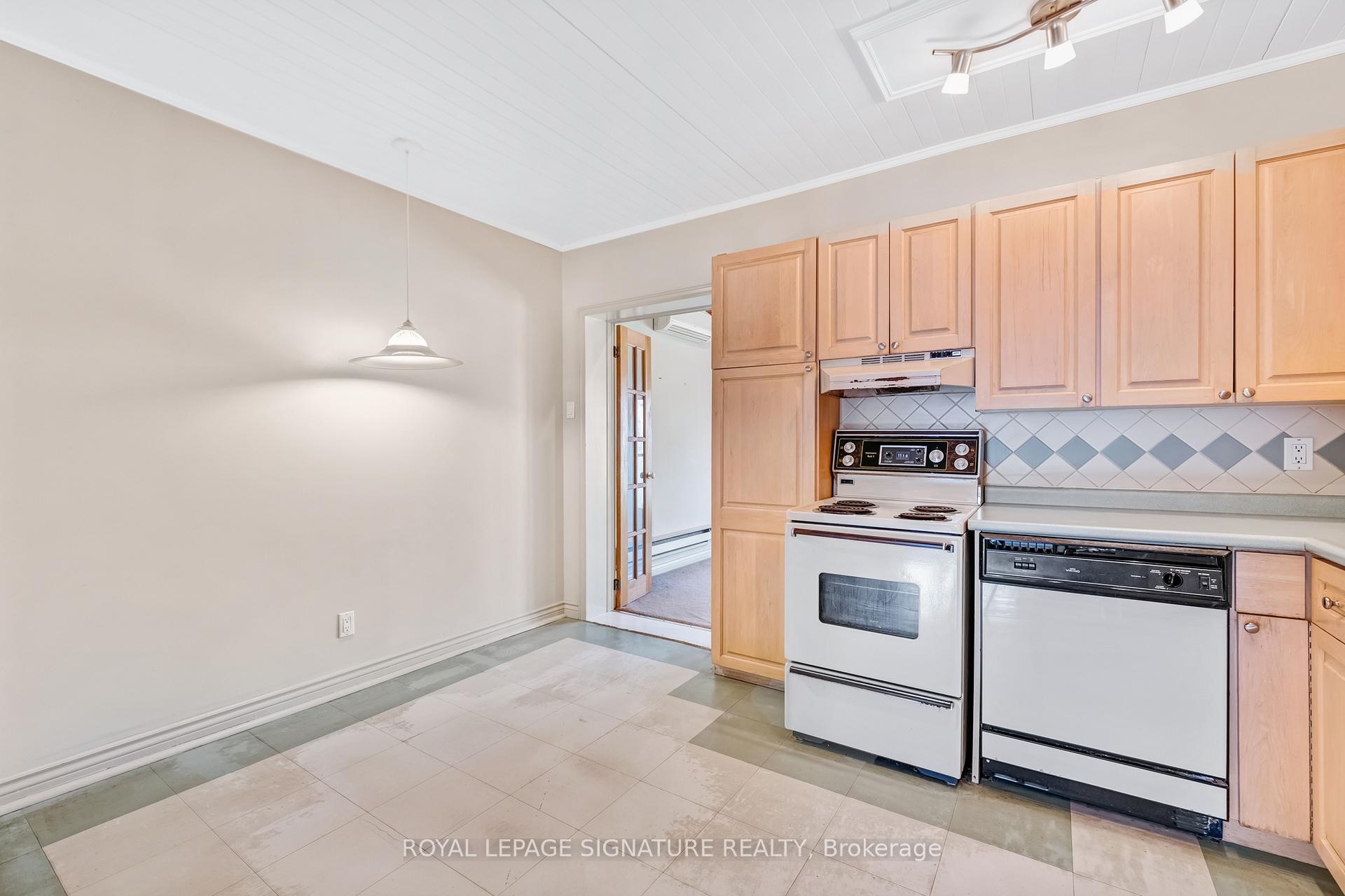 Photo 13 of 26 Martin Road, Toronto, Mount Pleasant East — HOMEH