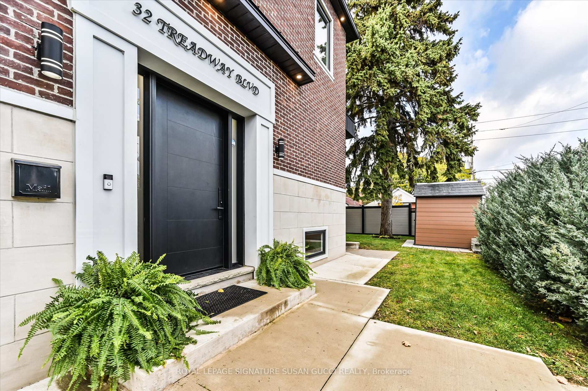 Front of 32 Treadway Boulevard