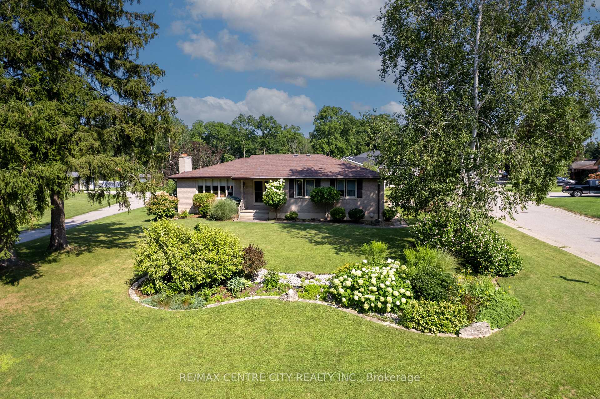 Photo 1 of 115 Hull Road, Strathroy-Caradoc, NE — HOMEH