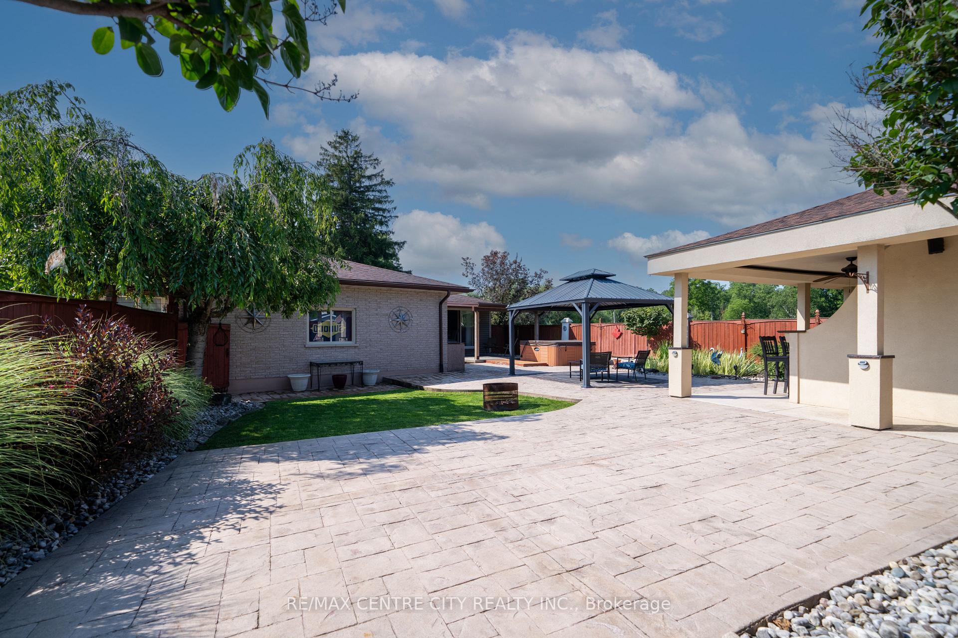Photo 6 of 115 Hull Road, Strathroy-Caradoc, NE — HOMEH