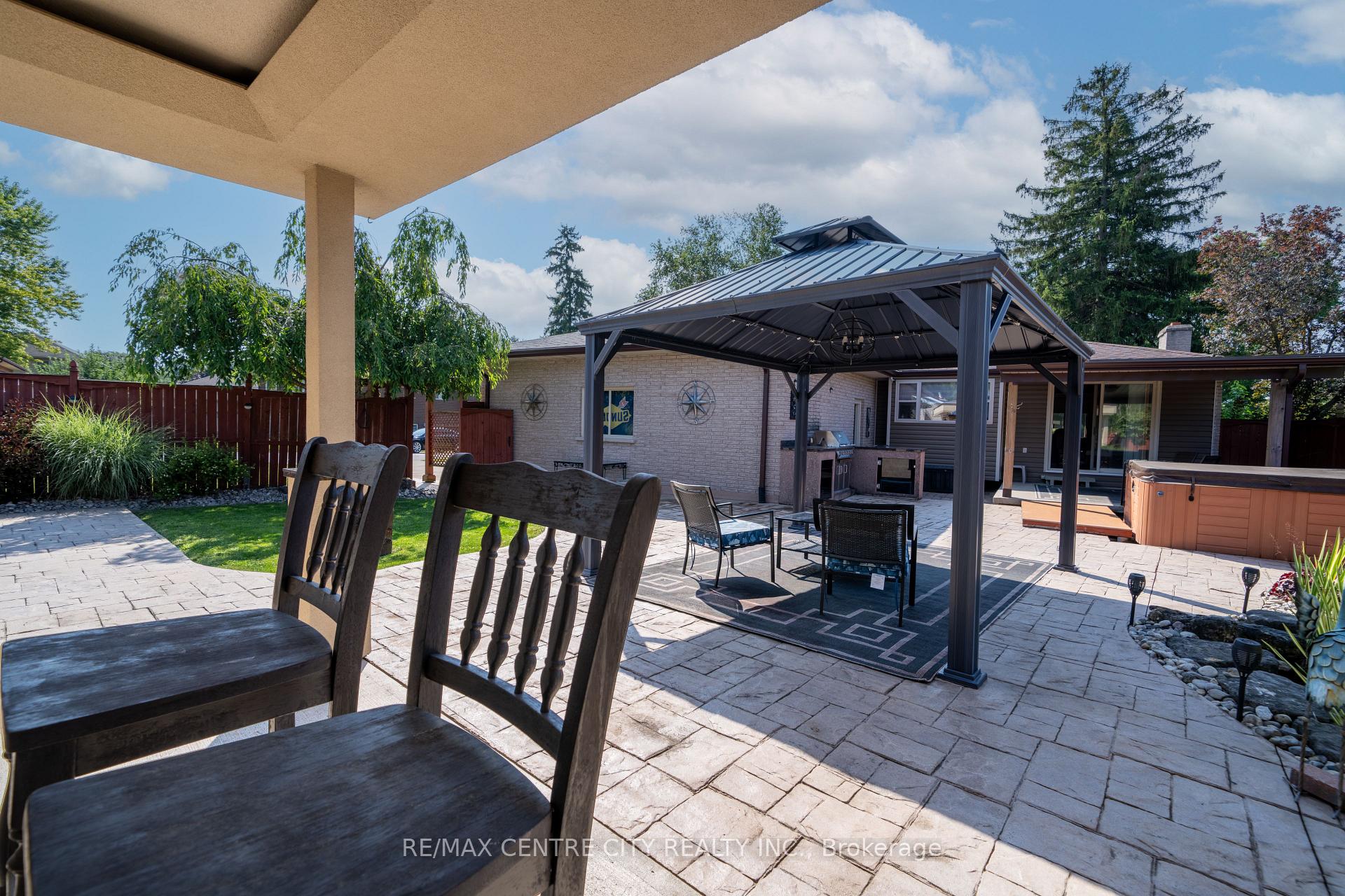 Photo 9 of 115 Hull Road, Strathroy-Caradoc, NE — HOMEH