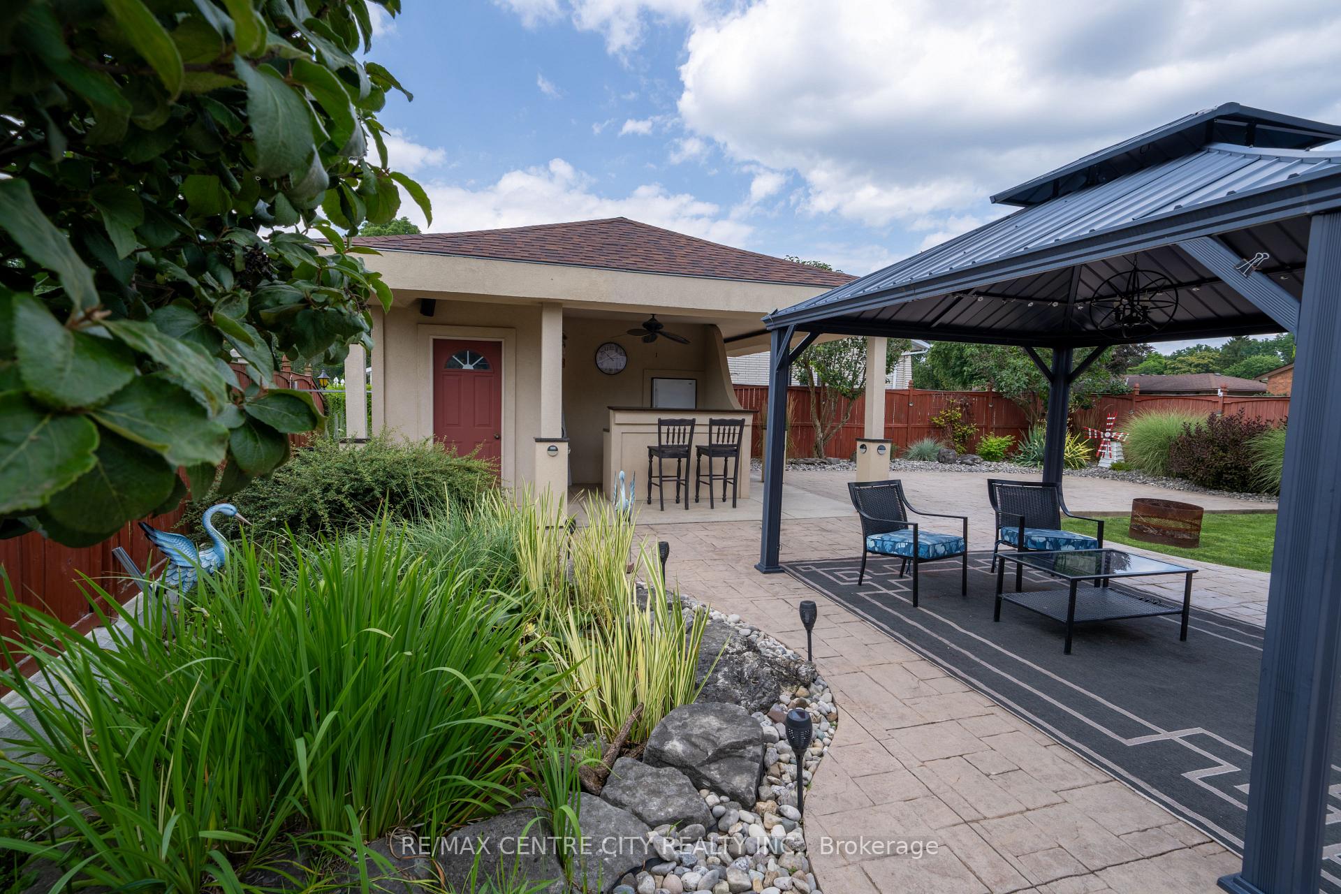 Photo 10 of 115 Hull Road, Strathroy-Caradoc, NE — HOMEH