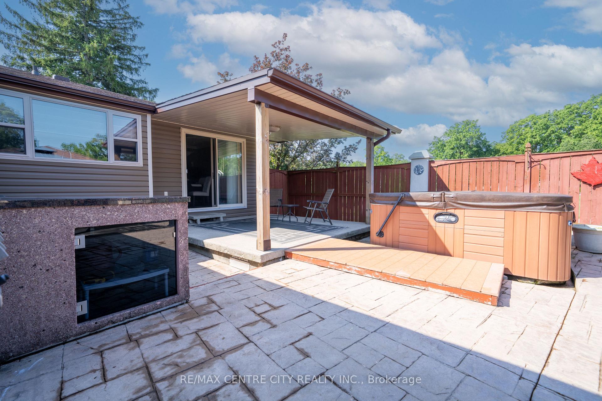 Photo 12 of 115 Hull Road, Strathroy-Caradoc, NE — HOMEH