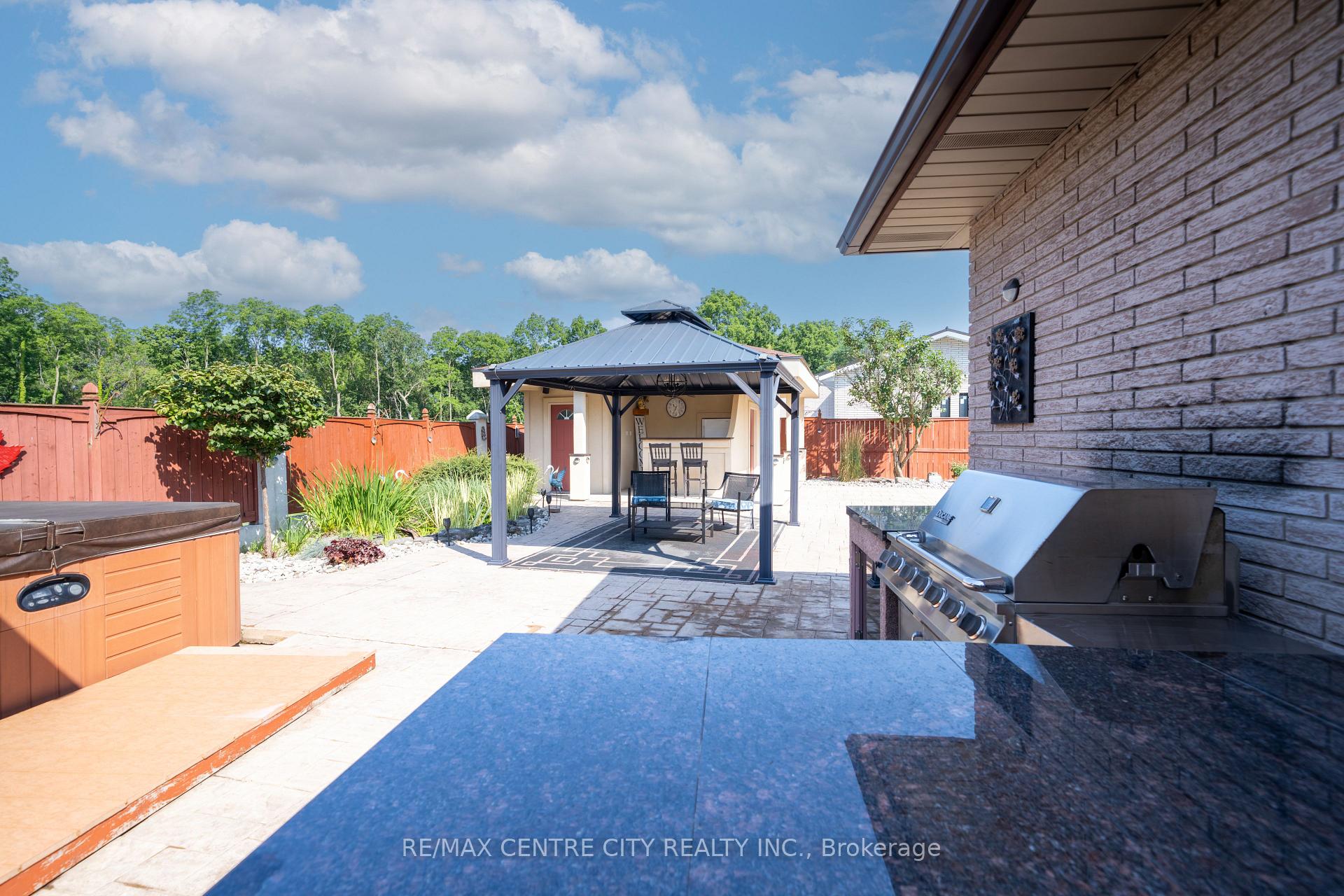 Photo 14 of 115 Hull Road, Strathroy-Caradoc, NE — HOMEH