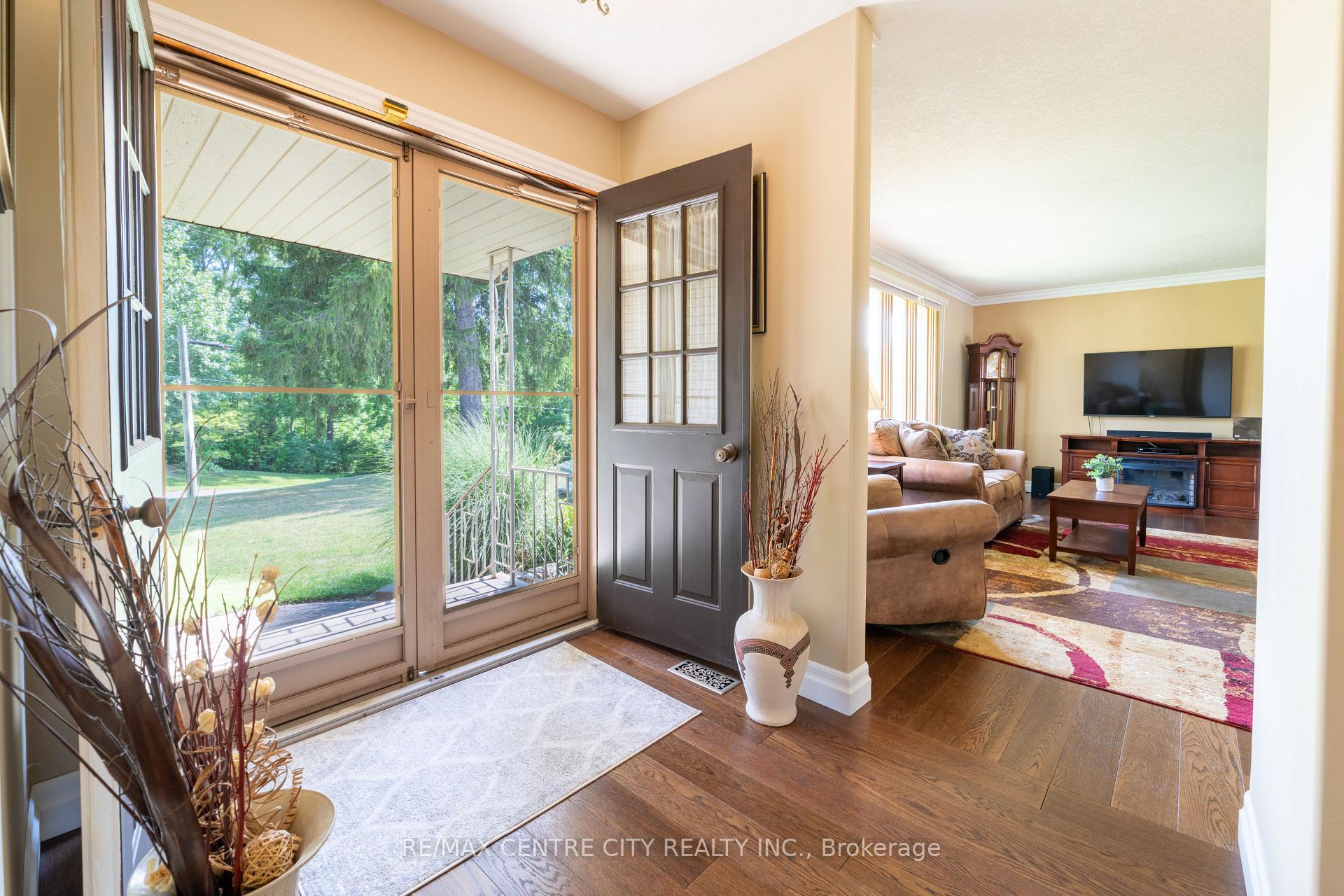 Photo 15 of 115 Hull Road, Strathroy-Caradoc, NE — HOMEH