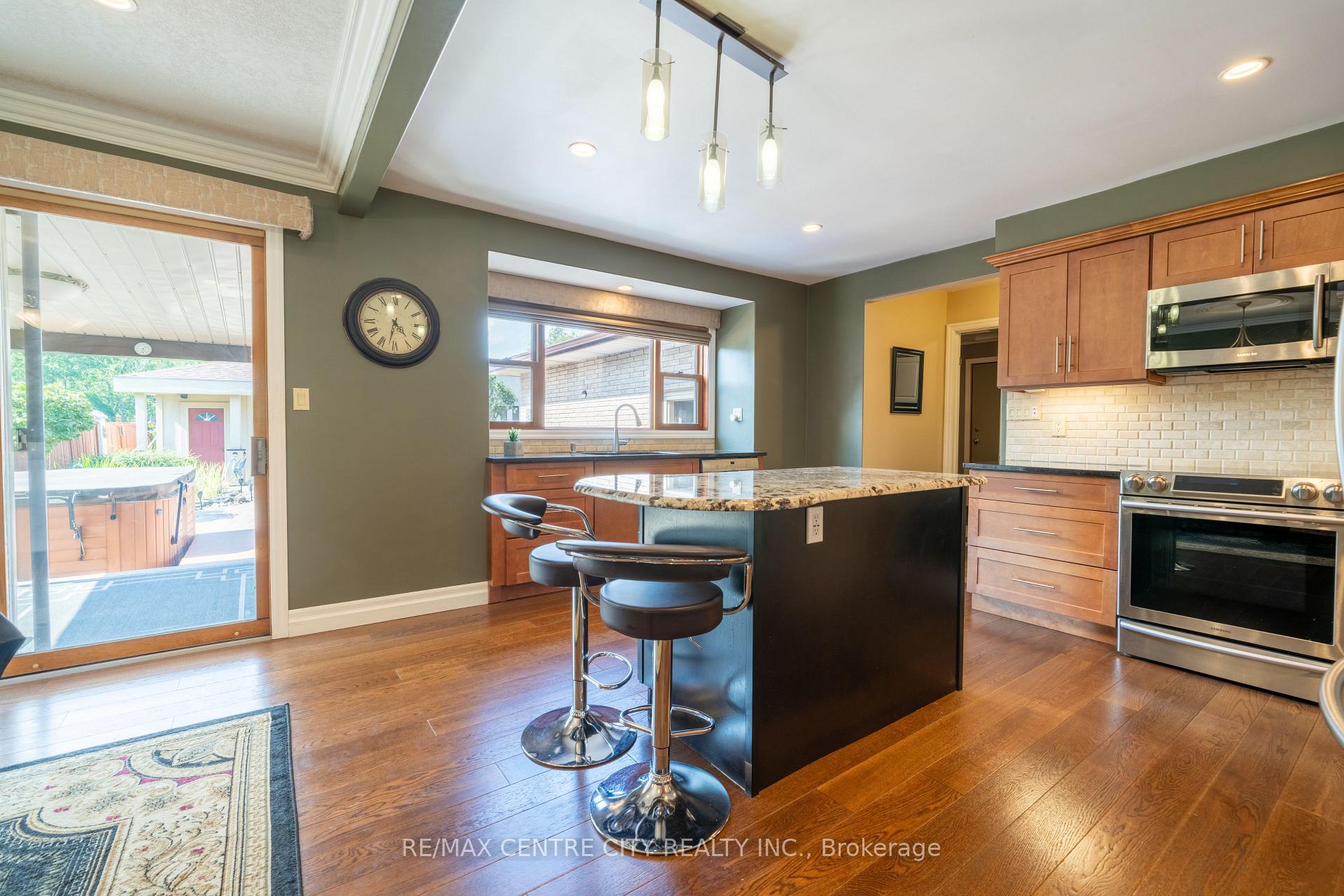 Photo 22 of 115 Hull Road, Strathroy-Caradoc, NE — HOMEH