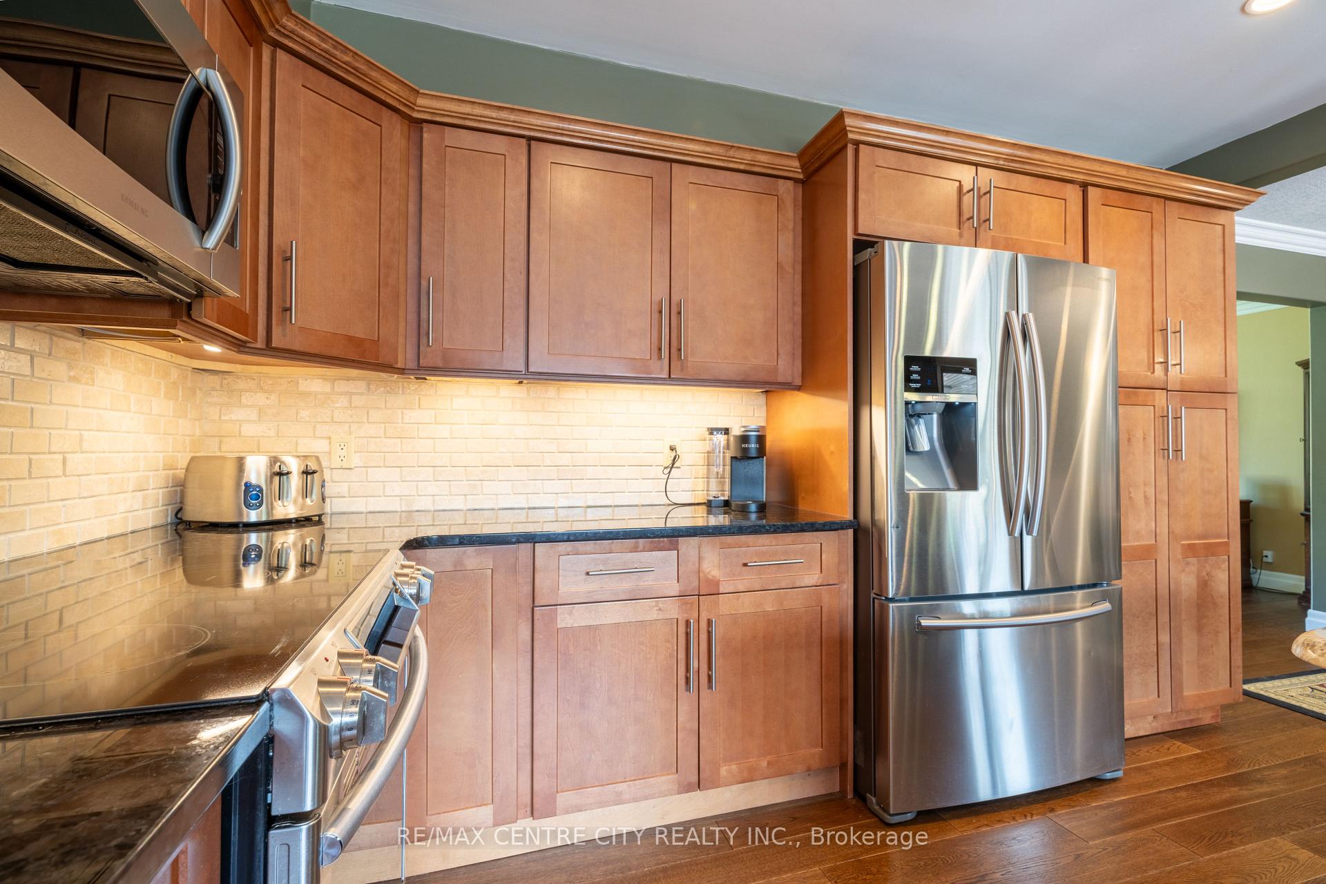 Photo 23 of 115 Hull Road, Strathroy-Caradoc, NE — HOMEH