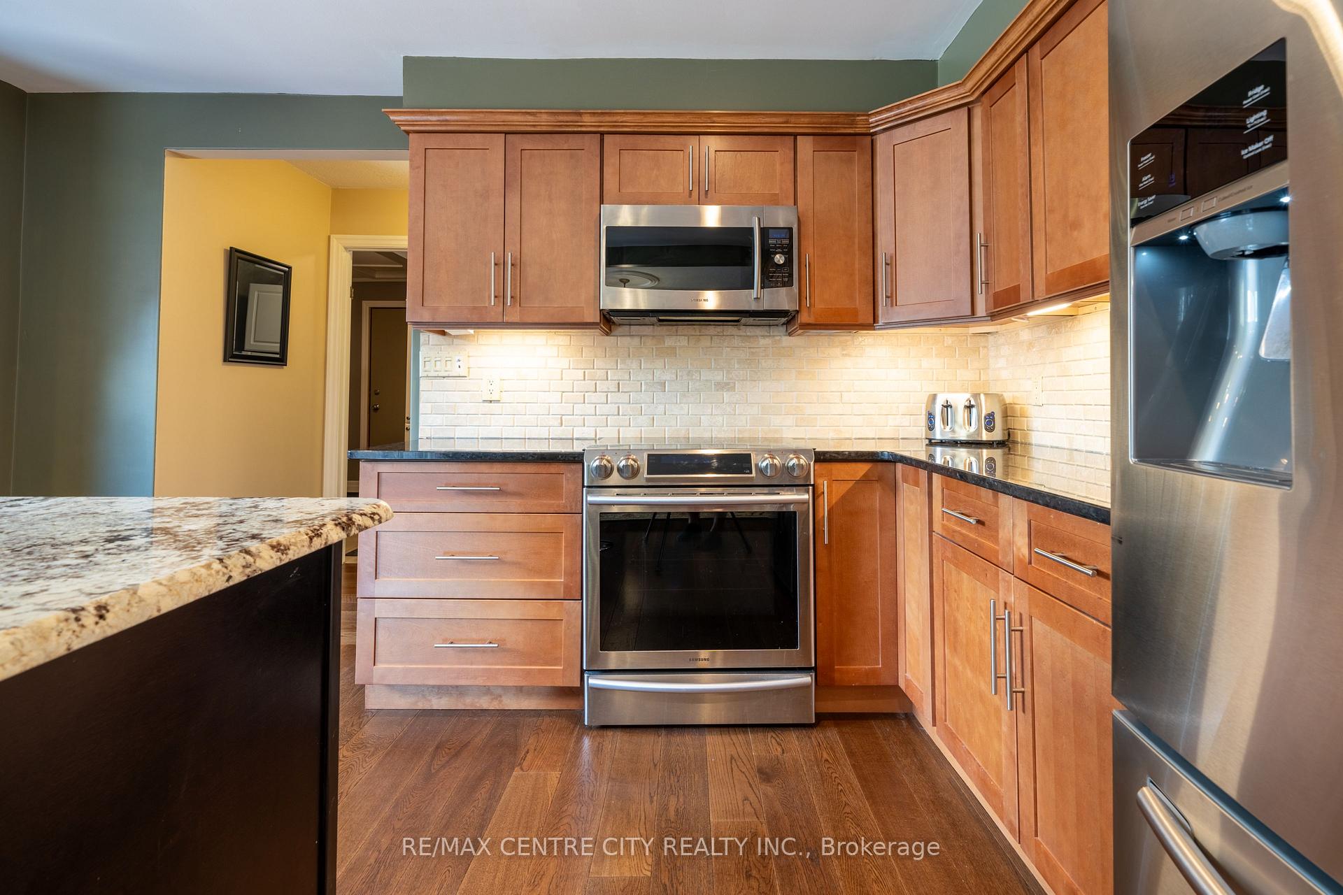 Photo 24 of 115 Hull Road, Strathroy-Caradoc, NE — HOMEH