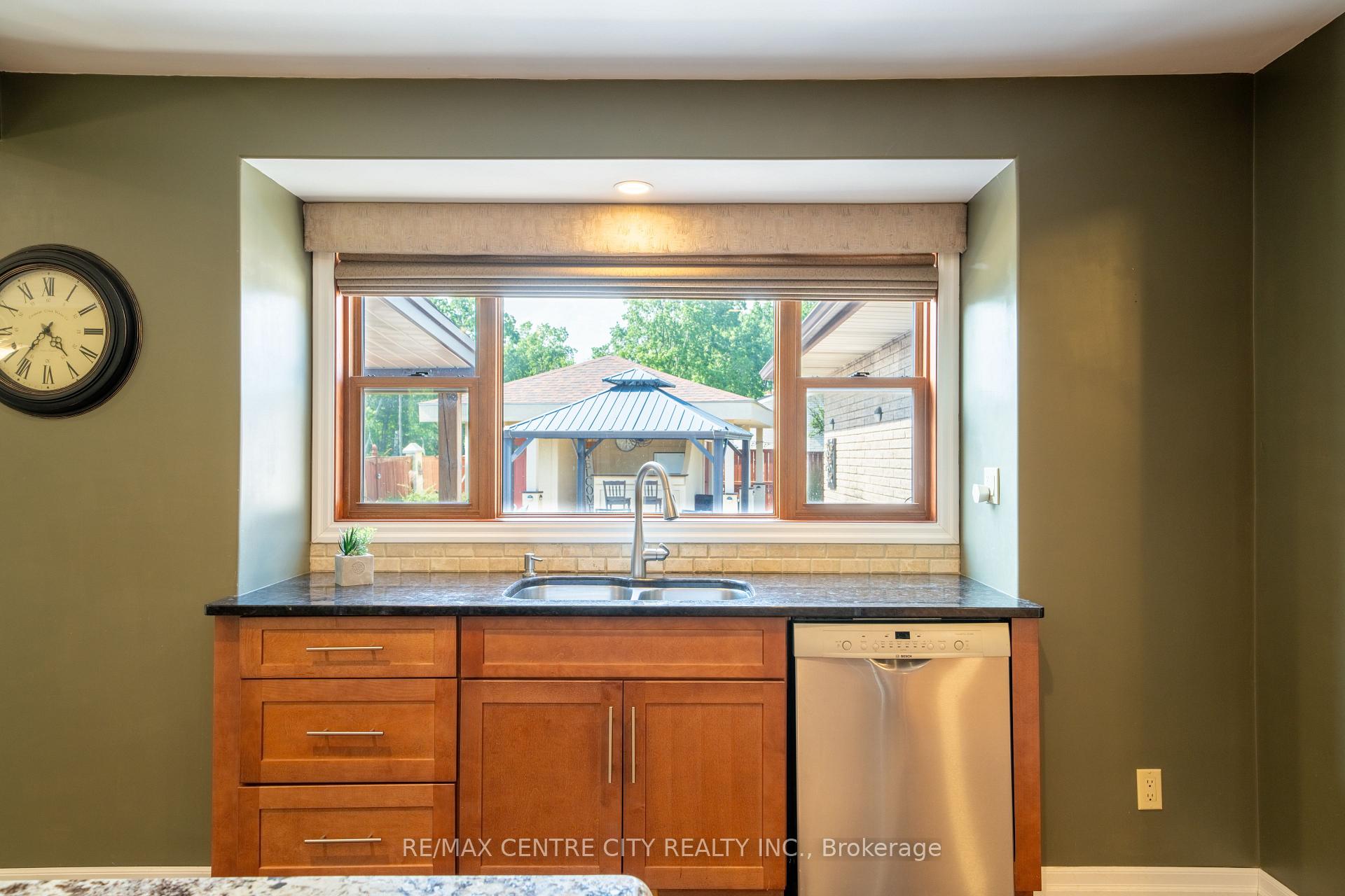 Photo 25 of 115 Hull Road, Strathroy-Caradoc, NE — HOMEH