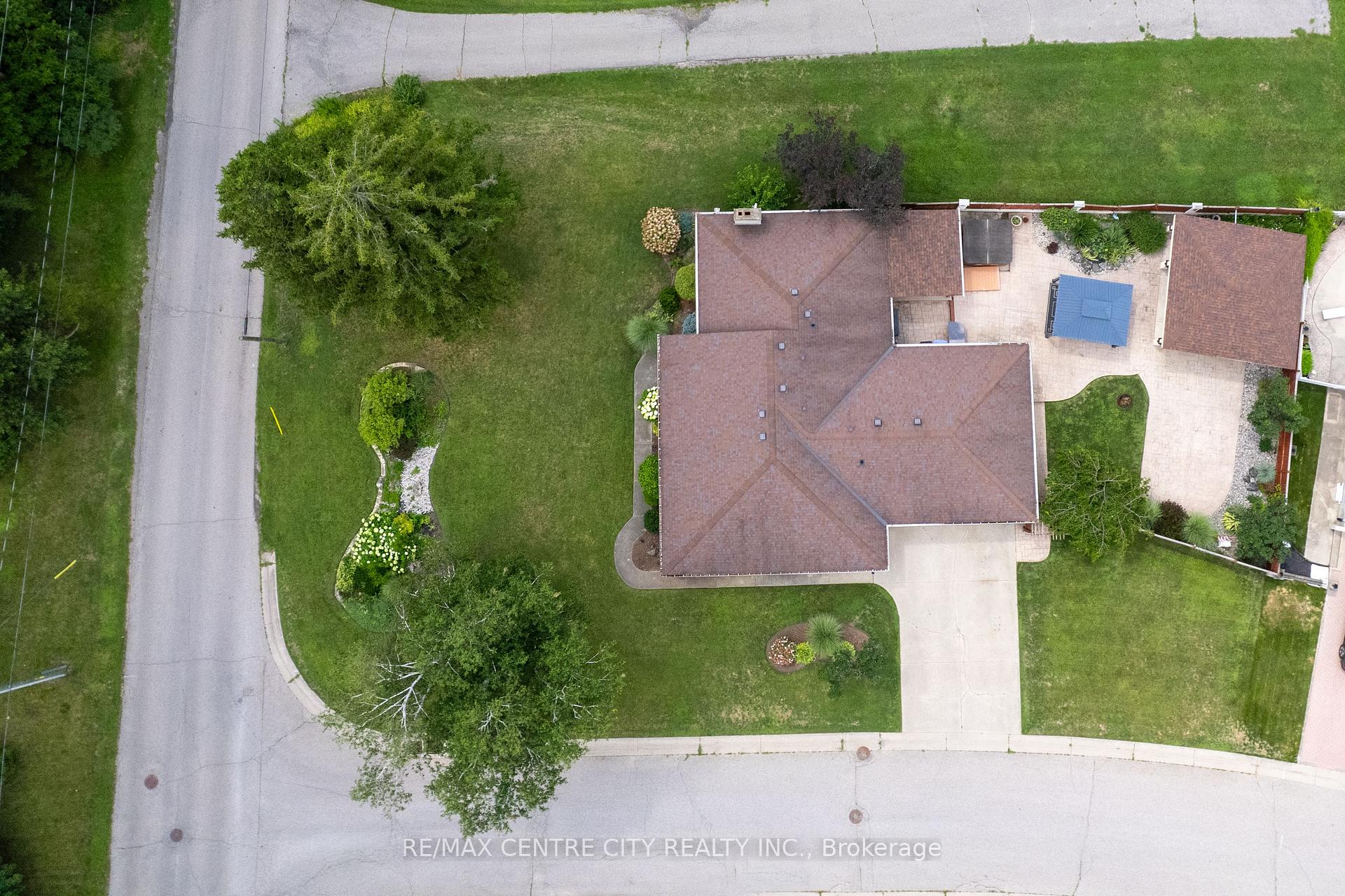 Photo 45 of 115 Hull Road, Strathroy-Caradoc, NE — HOMEH