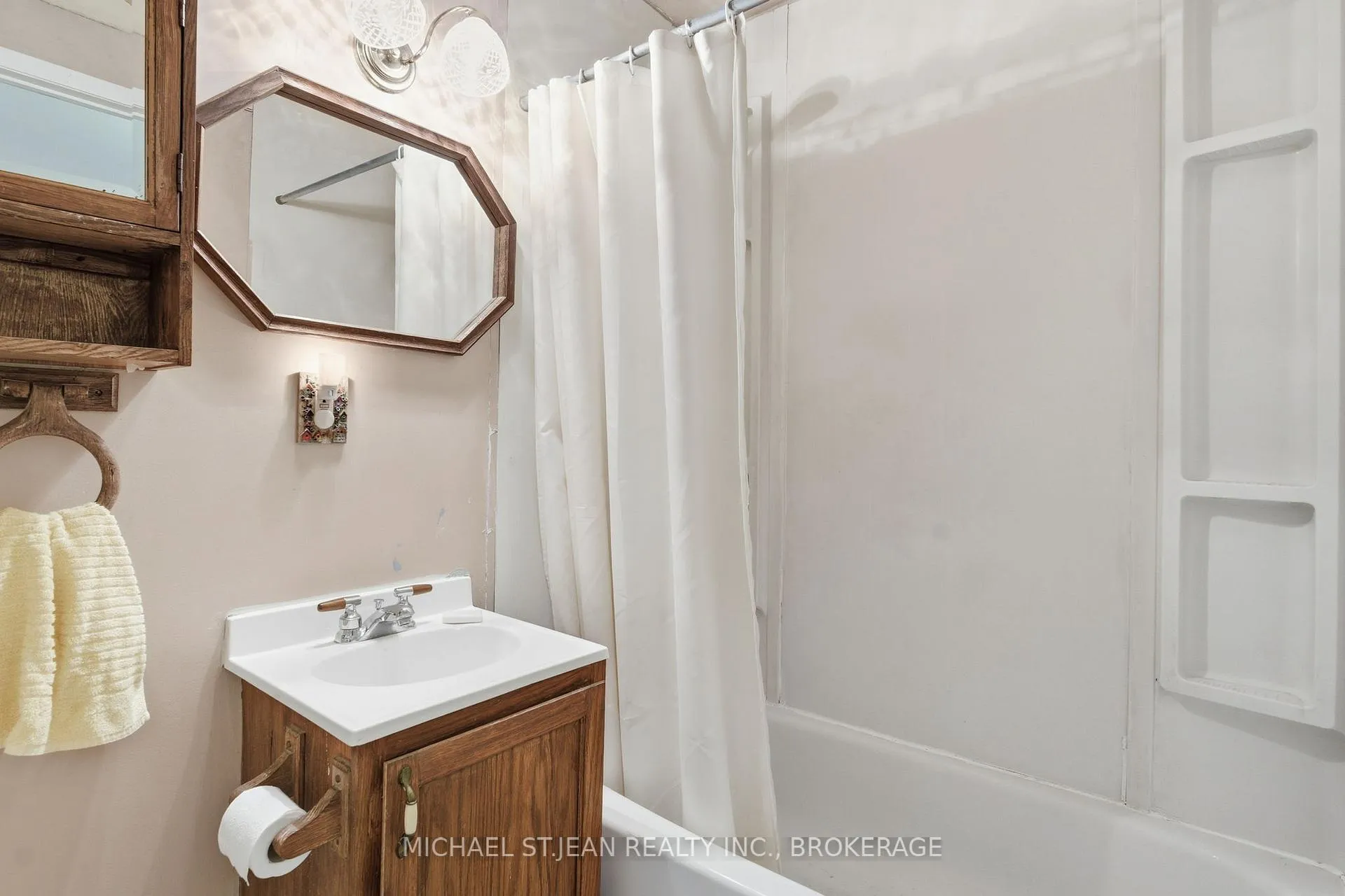 Photo 12 of 1470 Barron Road, Thorold, Allanburg/Thorold South — HOMEH