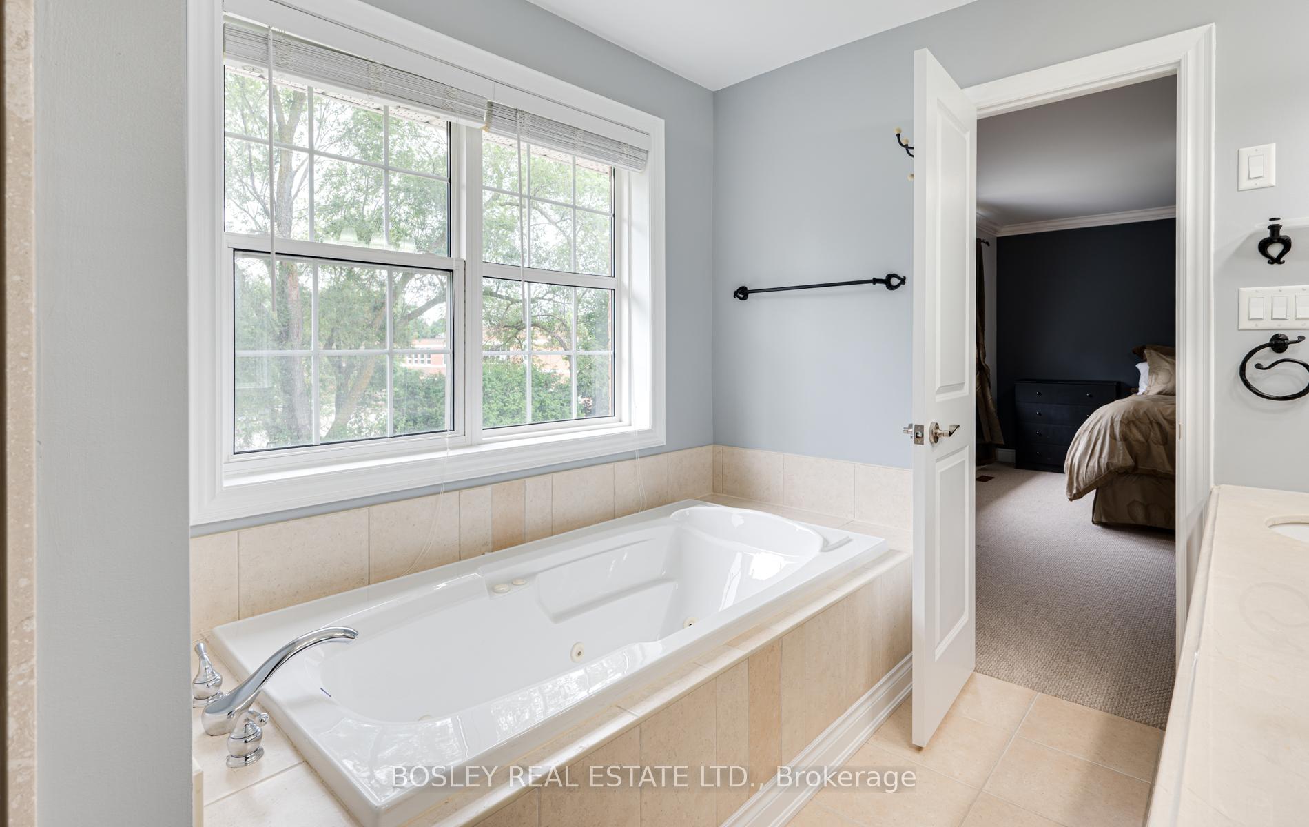 Photo 38 of 521 Broadway Avenue, Toronto, Leaside — HOMEH