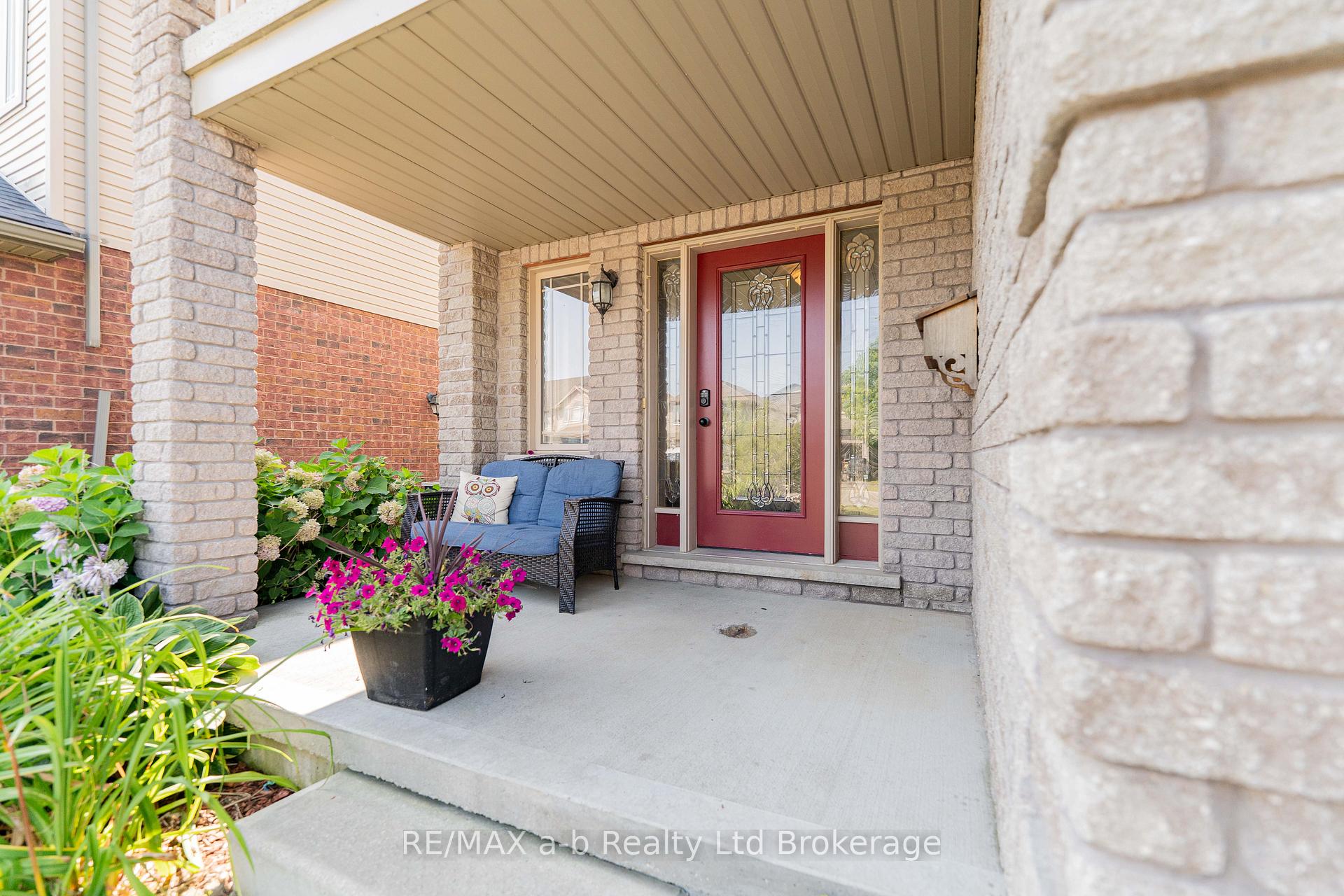 Photo 3 of 9 Langrell Avenue, Tillsonburg — HOMEH