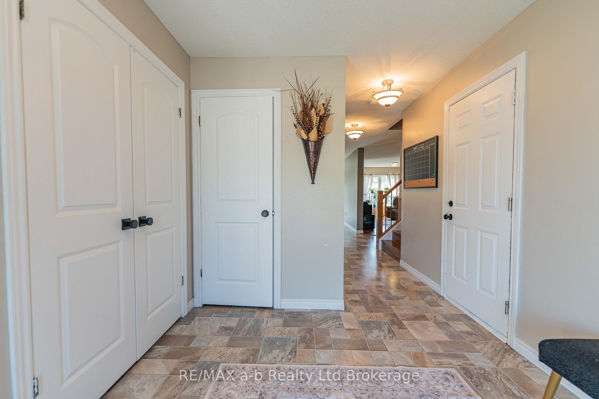 Photo 5 of 9 Langrell Avenue, Tillsonburg — HOMEH