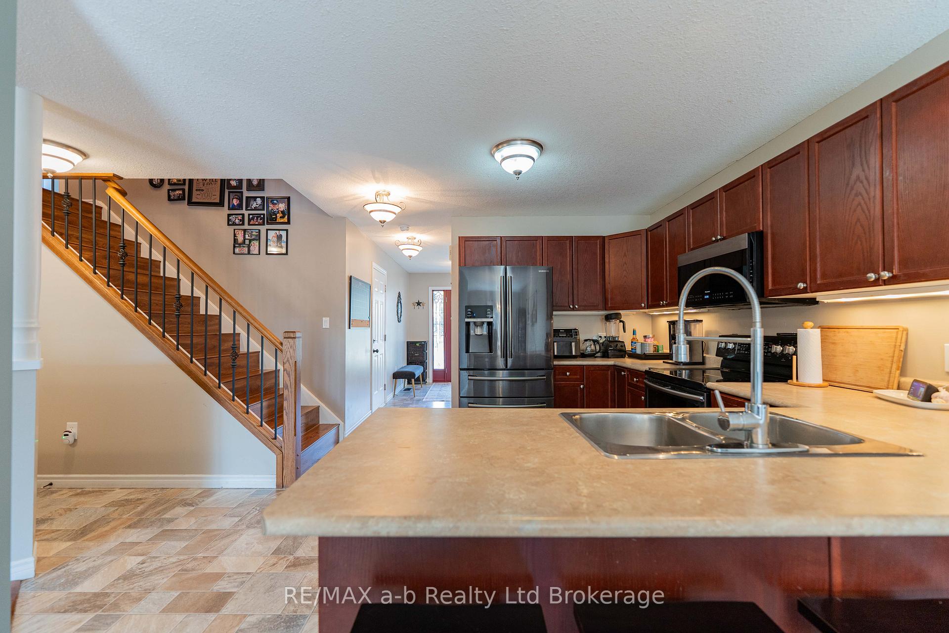 Photo 7 of 9 Langrell Avenue, Tillsonburg — HOMEH