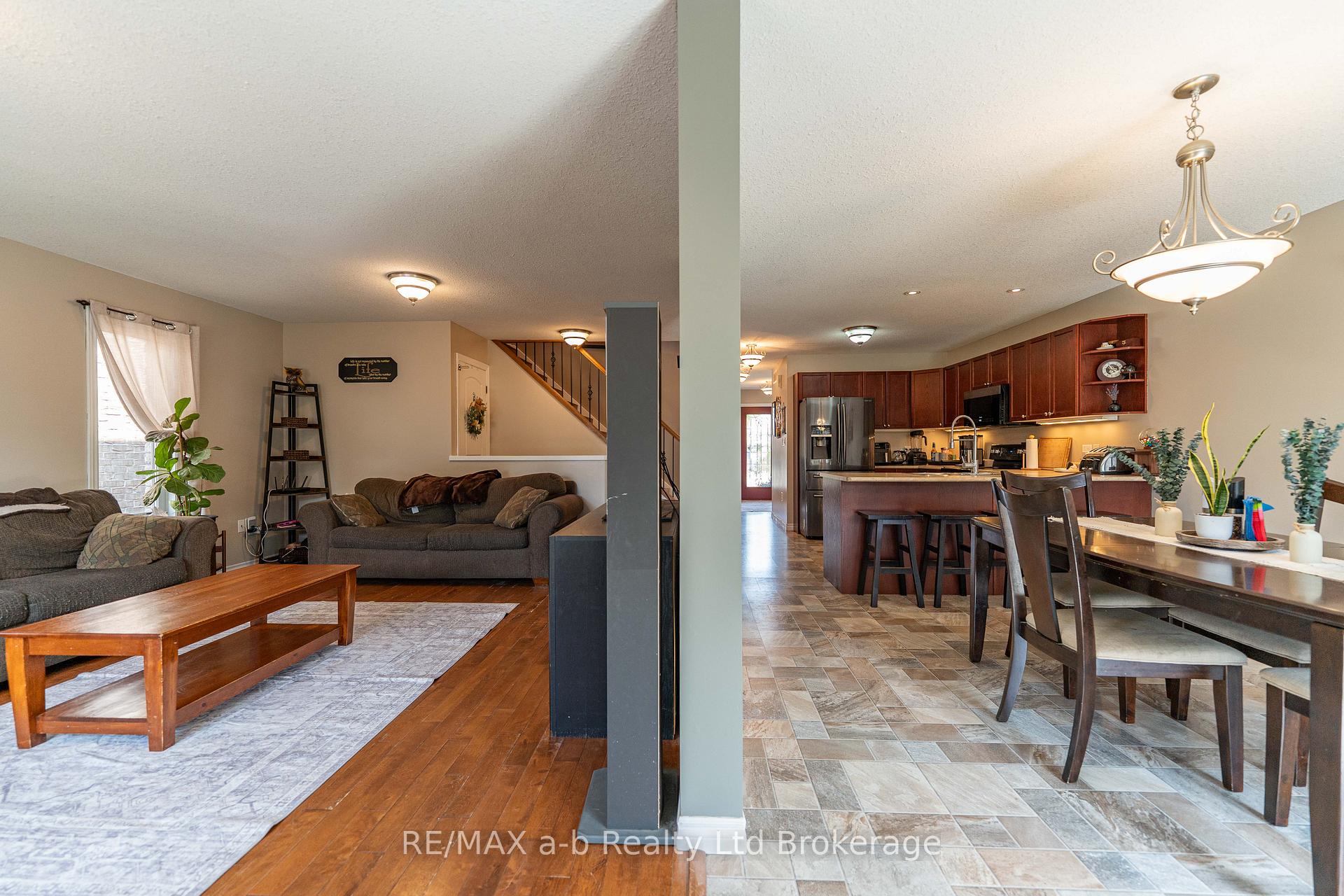 Photo 10 of 9 Langrell Avenue, Tillsonburg — HOMEH