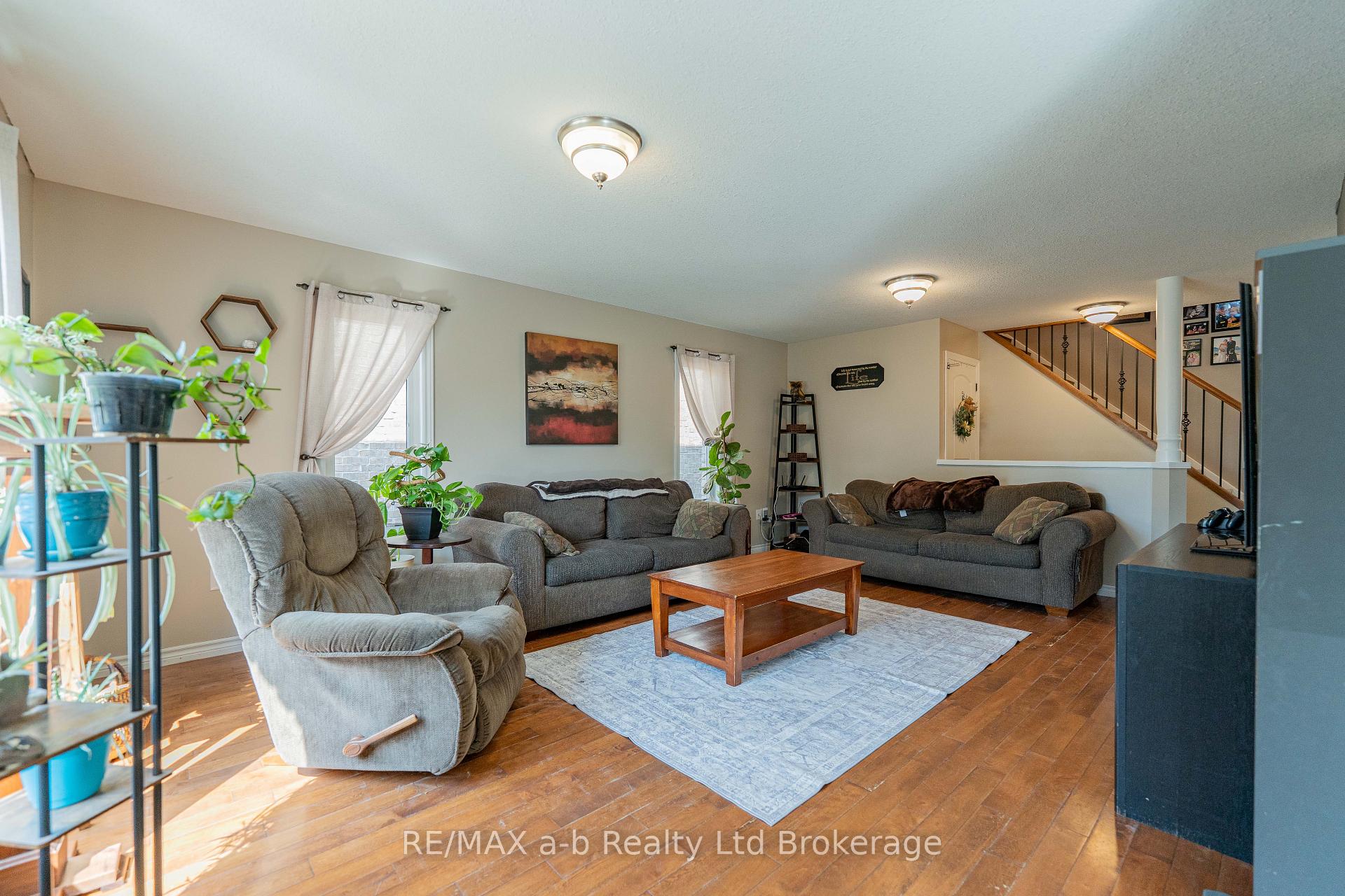 Photo 12 of 9 Langrell Avenue, Tillsonburg — HOMEH