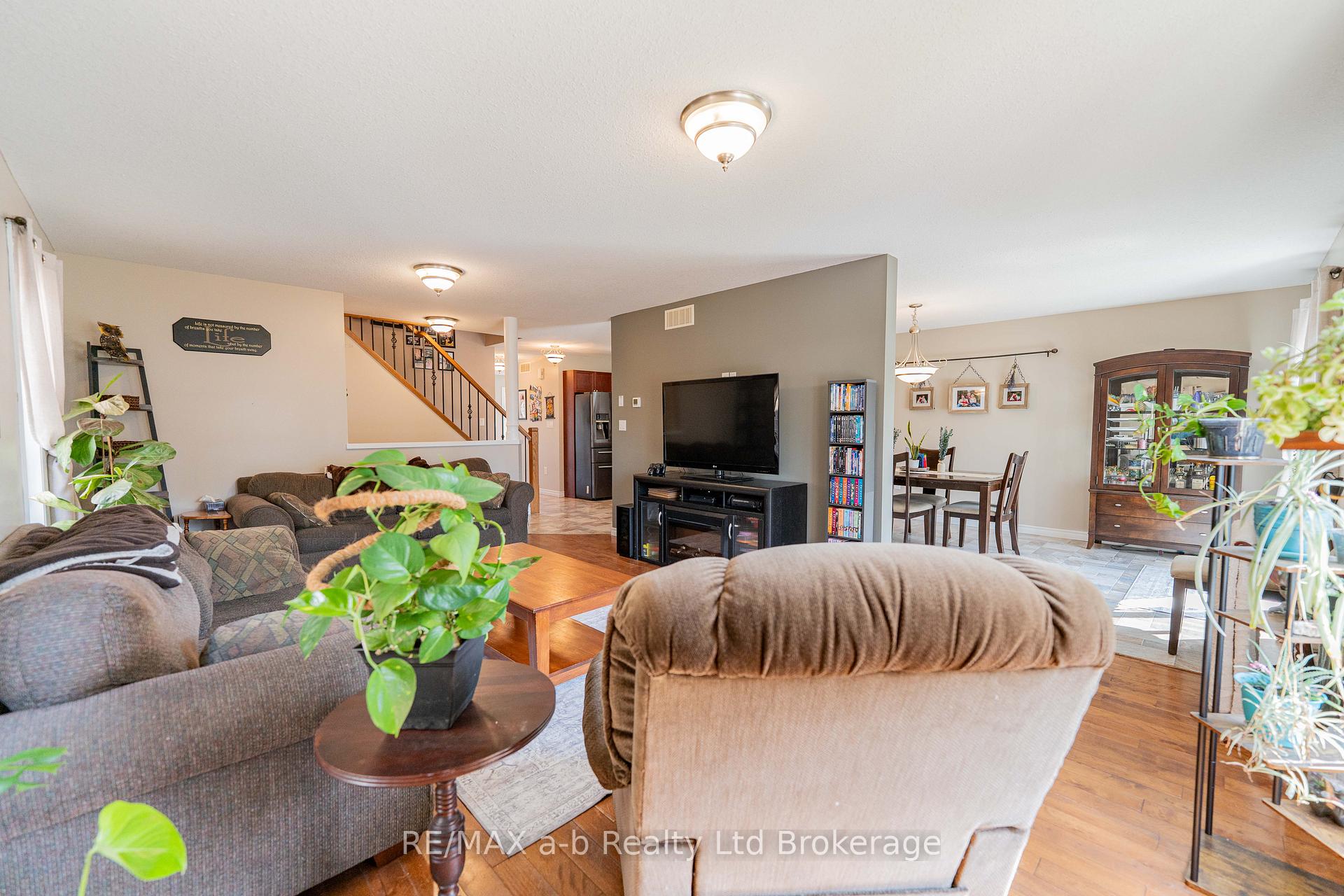 Photo 13 of 9 Langrell Avenue, Tillsonburg — HOMEH