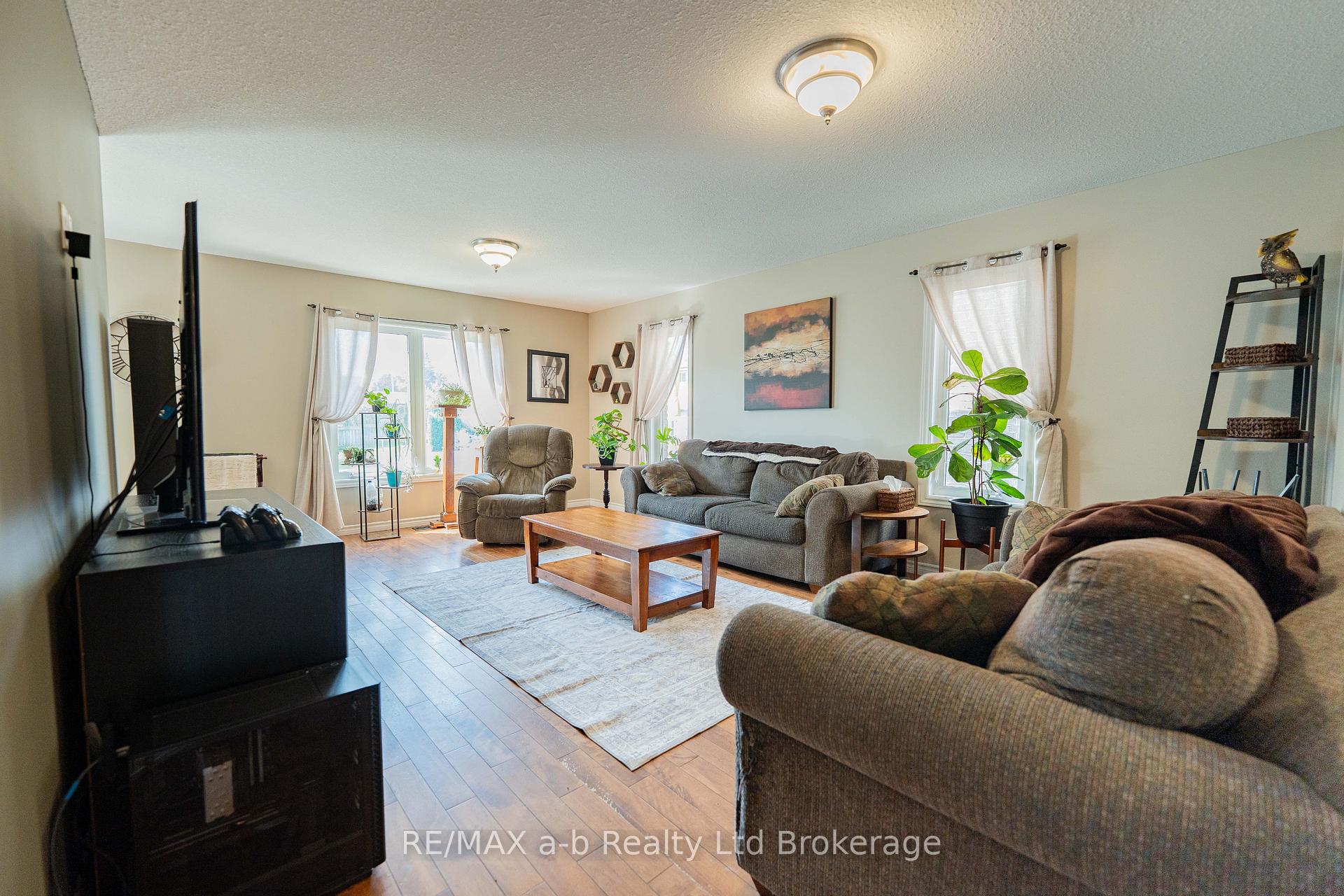 Photo 14 of 9 Langrell Avenue, Tillsonburg — HOMEH
