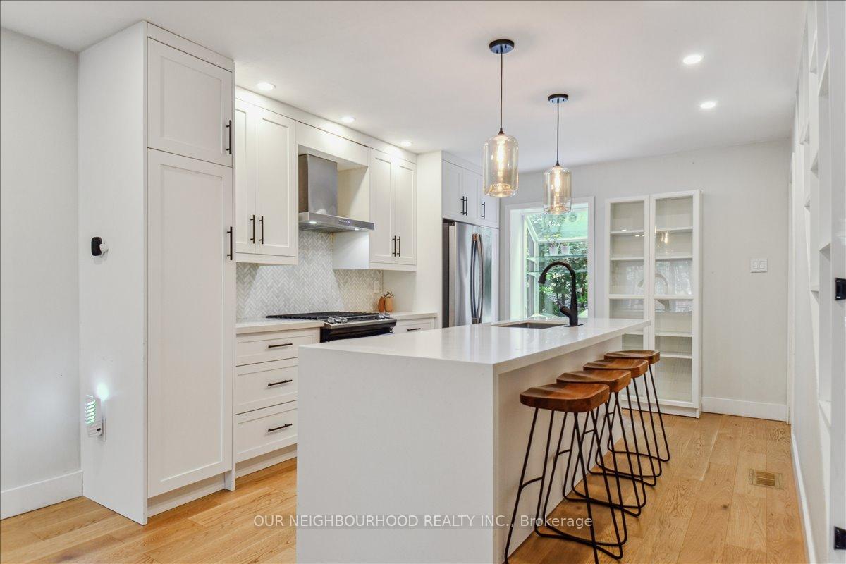 Photo 1 of 69 Longboat Avenue, Toronto, Waterfront Communities — HOMEH
