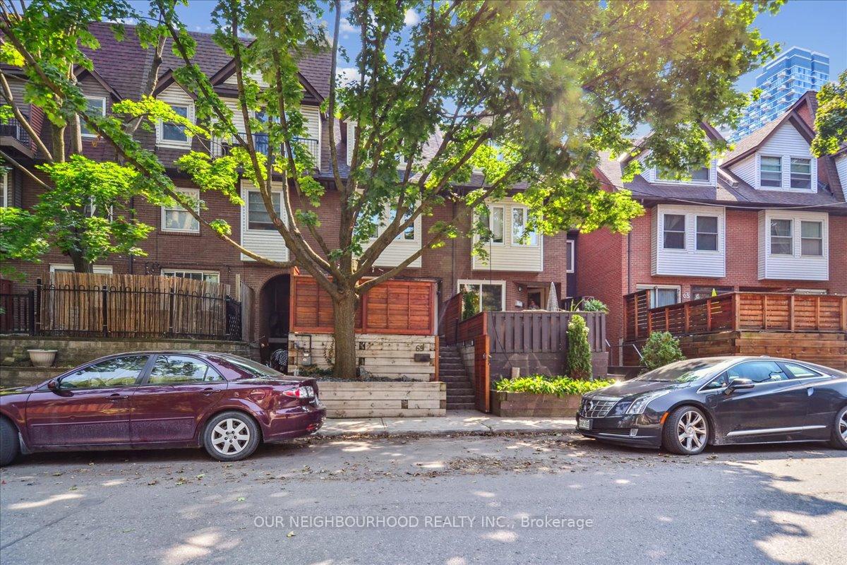 Photo 2 of 69 Longboat Avenue, Toronto, Waterfront Communities — HOMEH