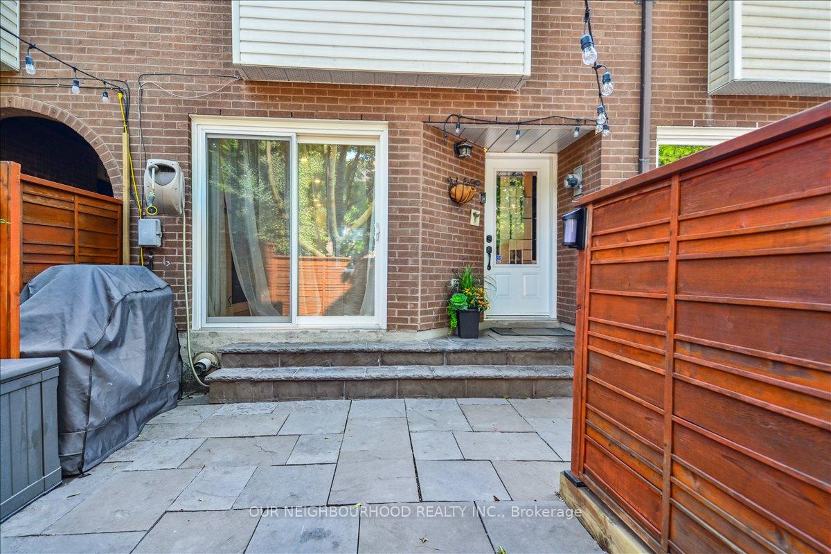 Photo 4 of 69 Longboat Avenue, Toronto, Waterfront Communities — HOMEH
