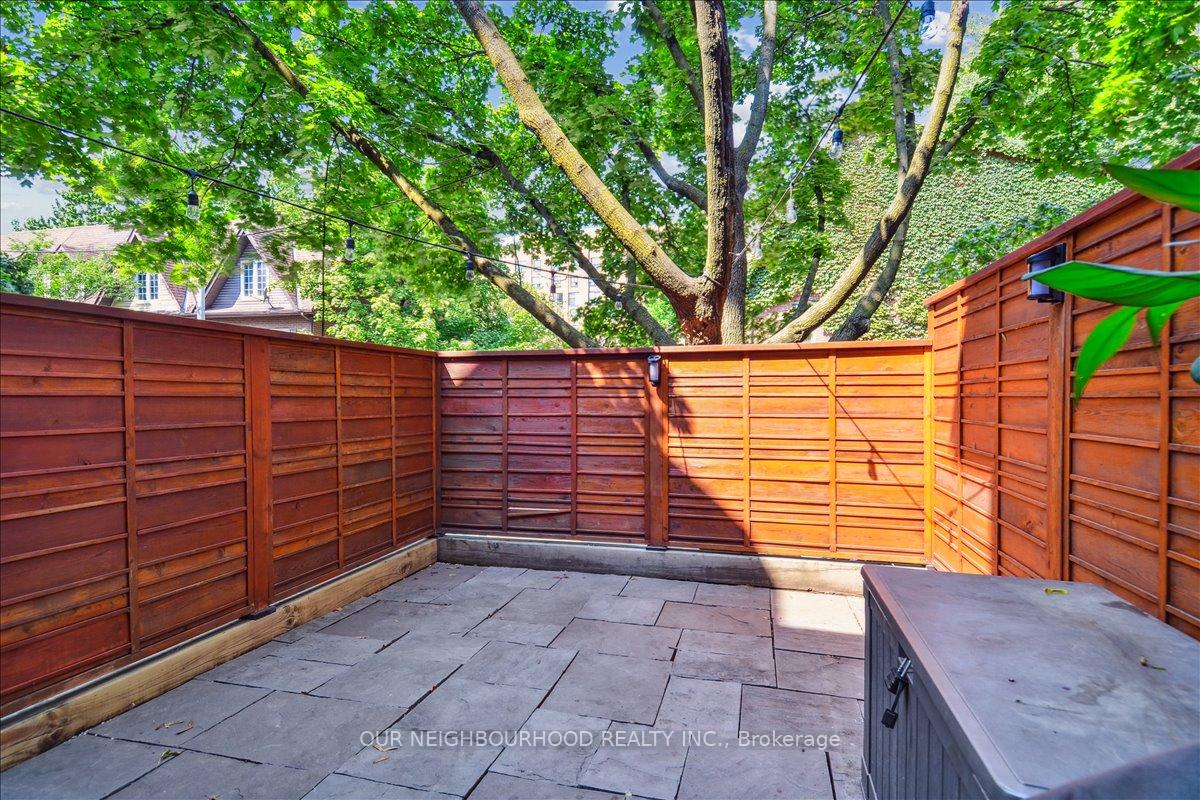 Photo 5 of 69 Longboat Avenue, Toronto, Waterfront Communities — HOMEH