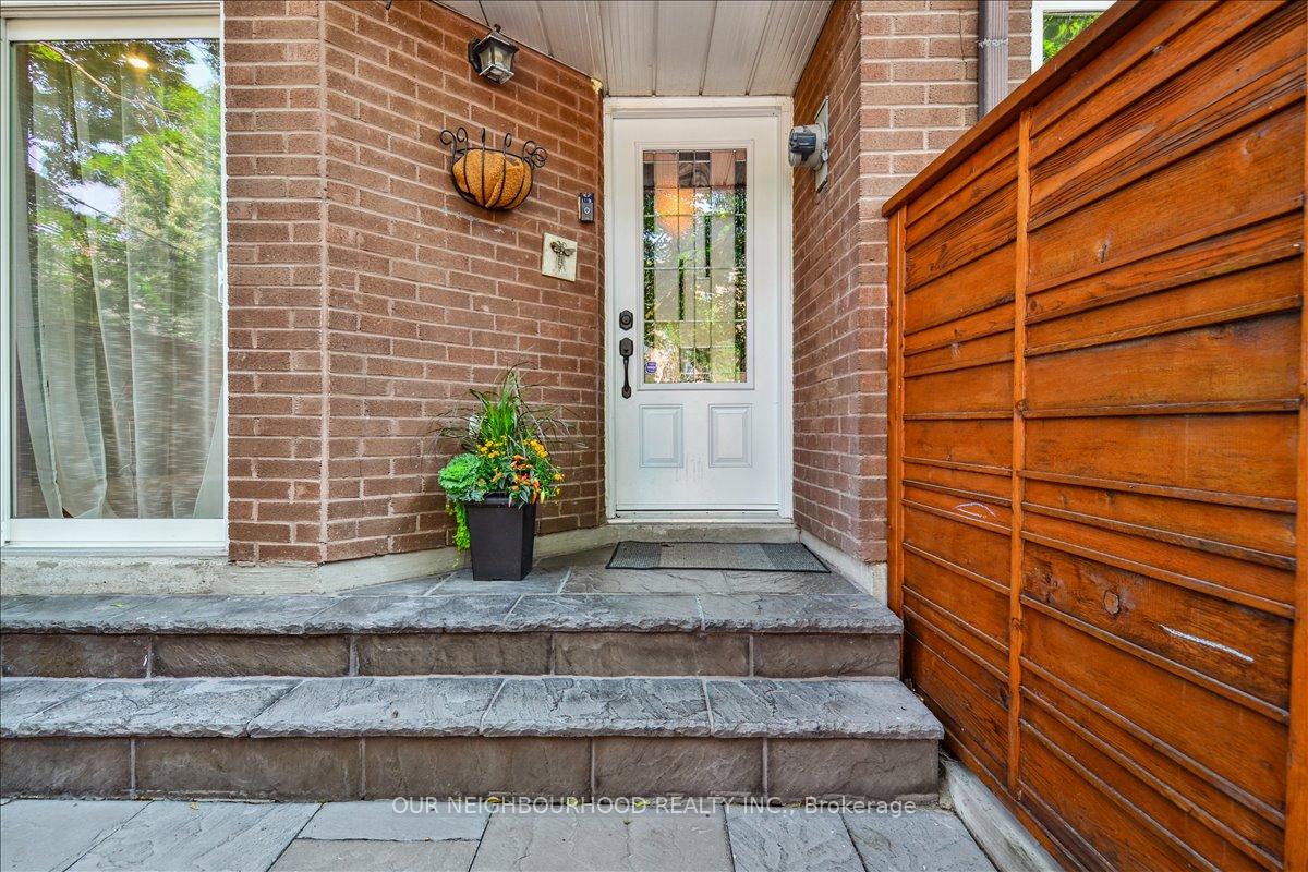 Photo 6 of 69 Longboat Avenue, Toronto, Waterfront Communities — HOMEH