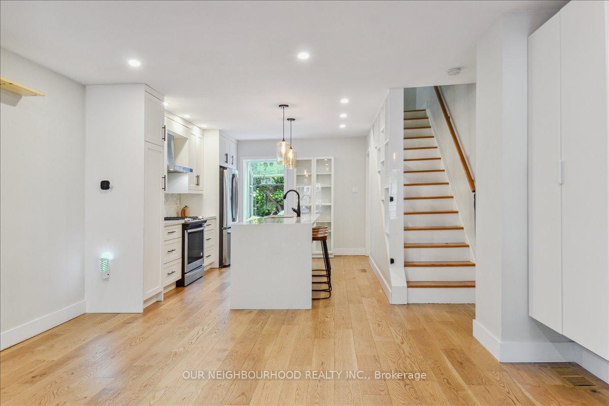 Photo 8 of 69 Longboat Avenue, Toronto, Waterfront Communities — HOMEH
