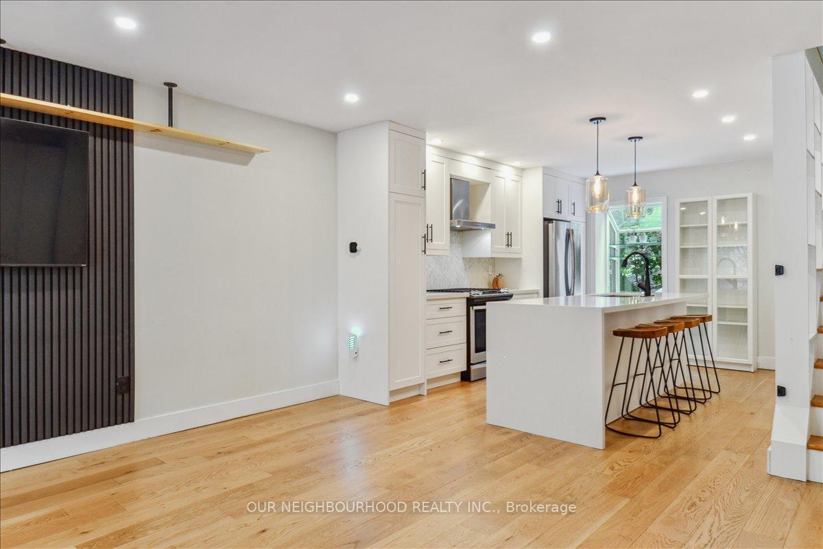 Photo 12 of 69 Longboat Avenue, Toronto, Waterfront Communities — HOMEH