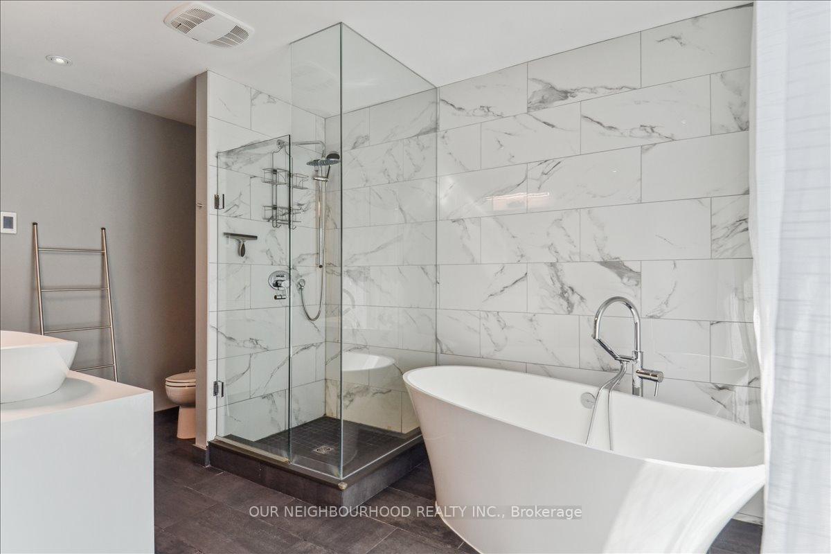 Photo 34 of 69 Longboat Avenue, Toronto, Waterfront Communities — HOMEH