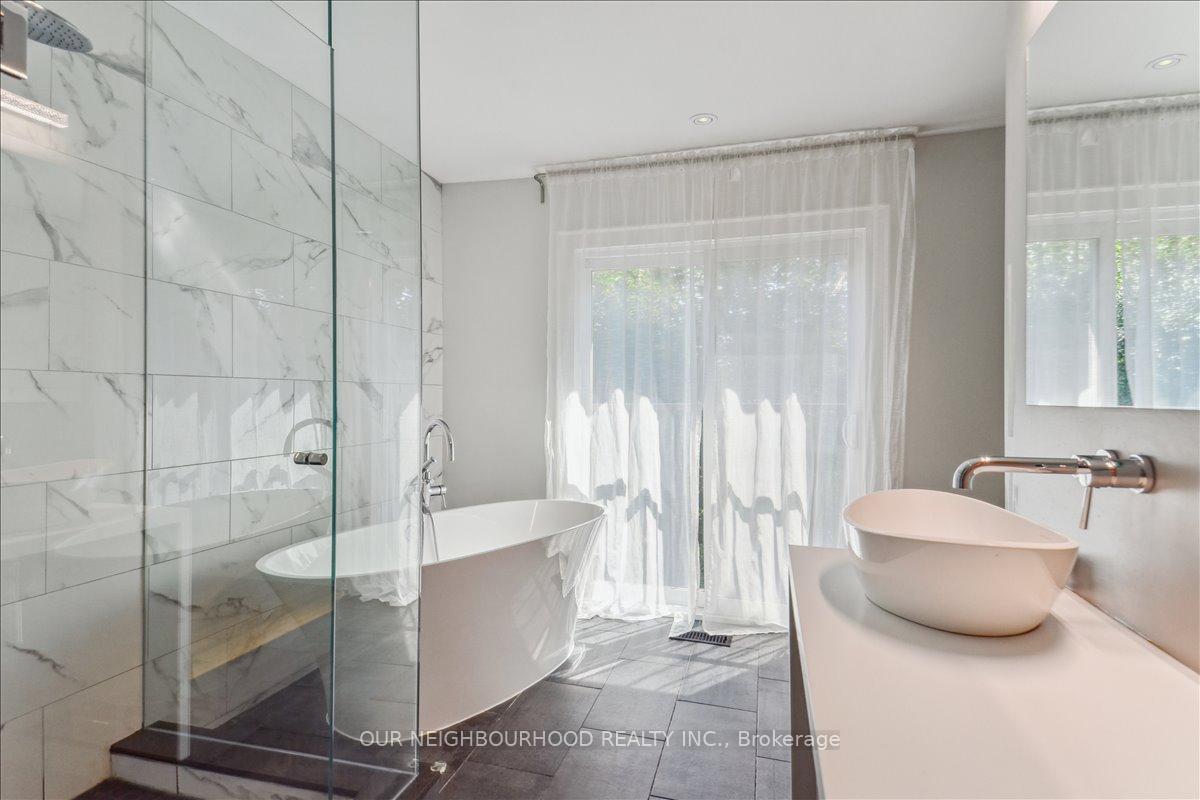 Photo 36 of 69 Longboat Avenue, Toronto, Waterfront Communities — HOMEH