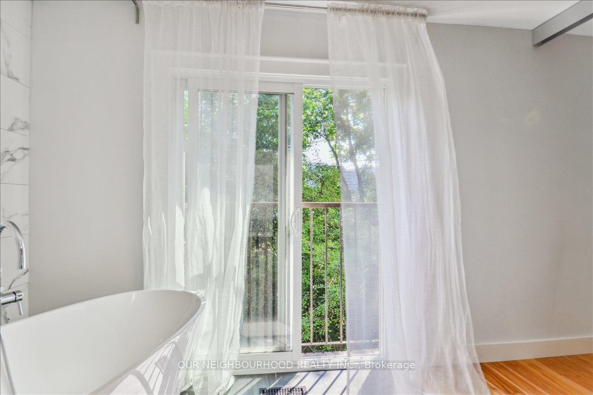 Photo 37 of 69 Longboat Avenue, Toronto, Waterfront Communities — HOMEH