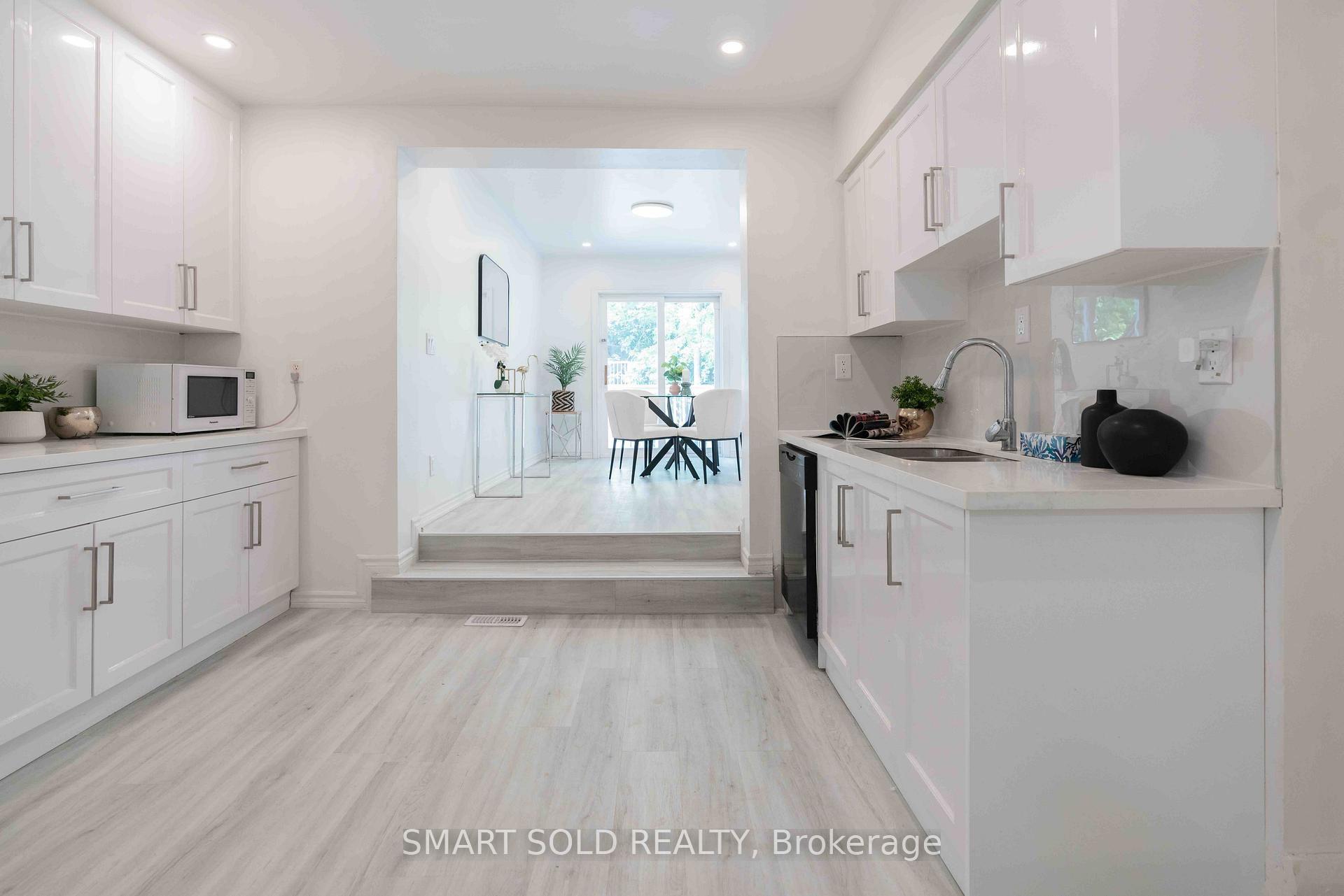 Photo 17 of 8 Hanson Street, Toronto, Greenwood-Coxwell — HOMEH